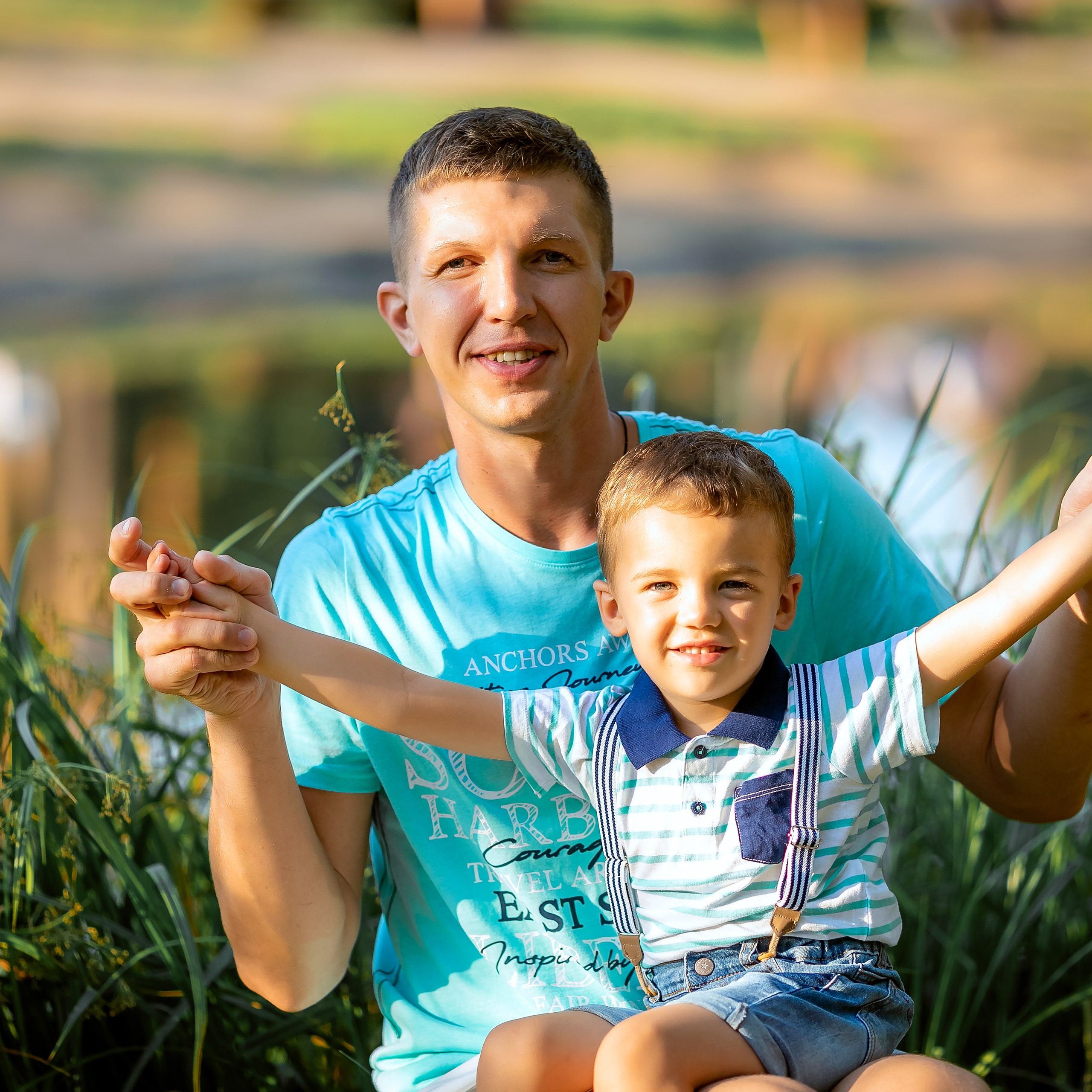 Настя с семьёй в парке. Семейный фотограф Пермь Тимофеева Ольга