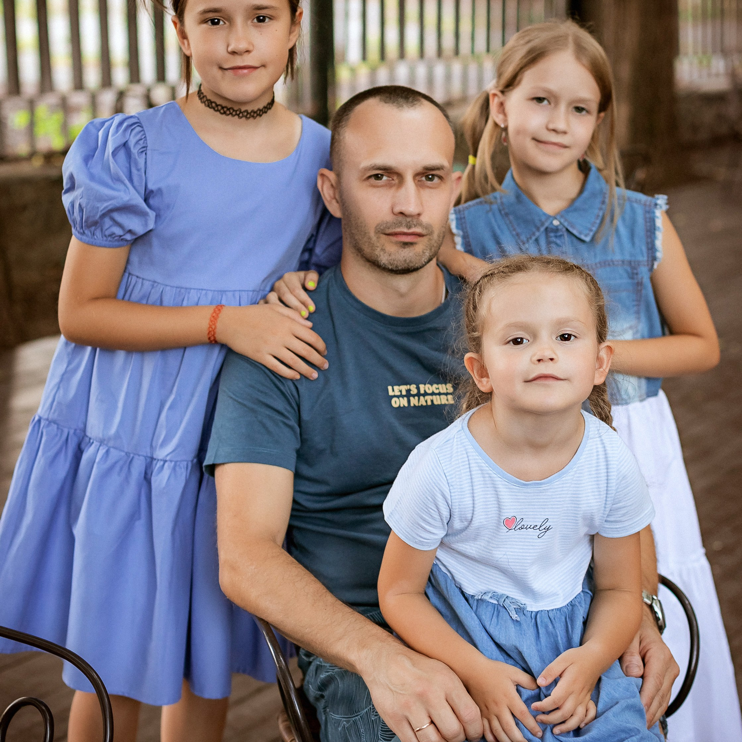 Надя с семьёй в парке. Семейный фотограф Пермь Тимофеева Ольга