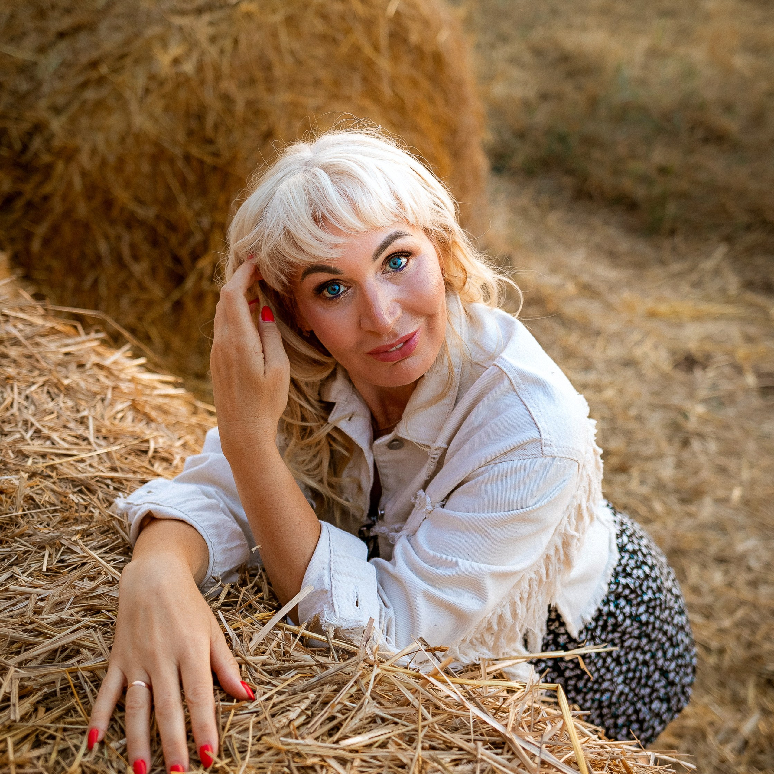 Наталья в поле семьей. Семейный фотограф Пермь Тимофеева Ольга