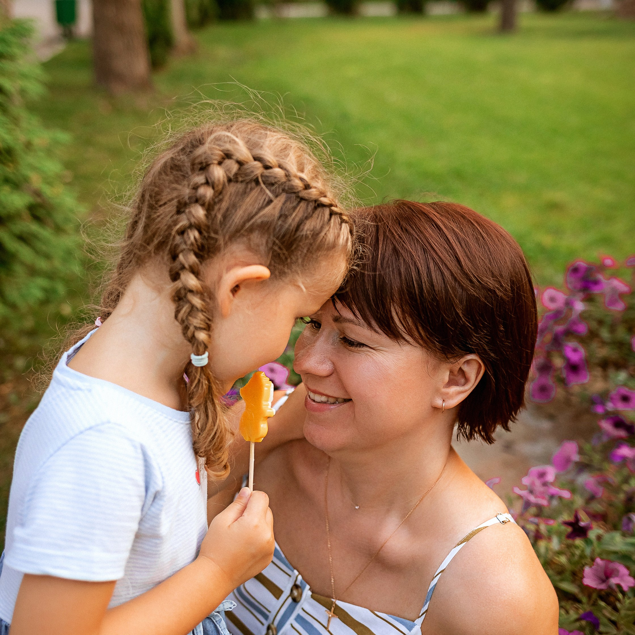 Надя с семьёй в парке. Семейный фотограф Пермь Тимофеева Ольга