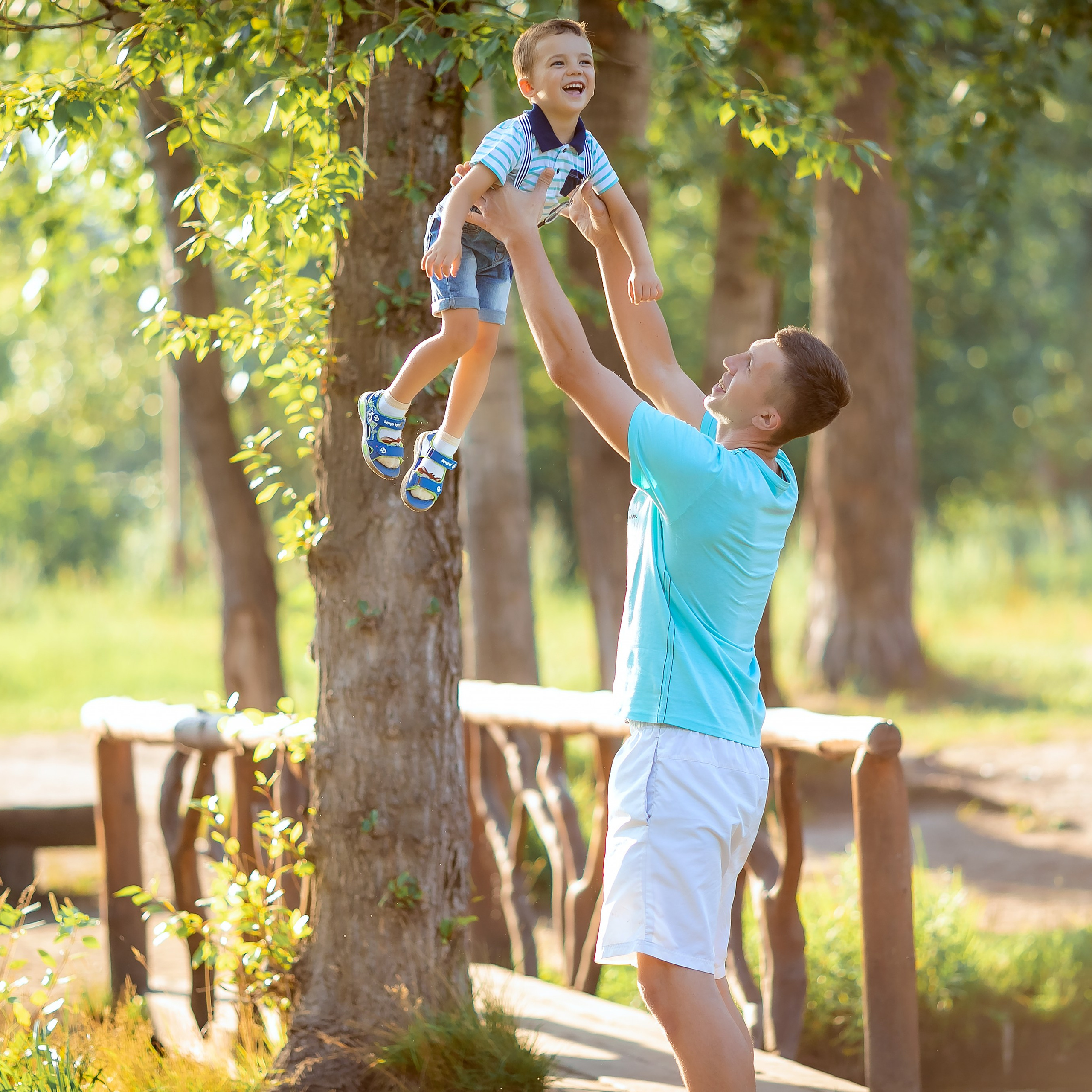 Настя с семьёй в парке. Семейный фотограф Пермь Тимофеева Ольга