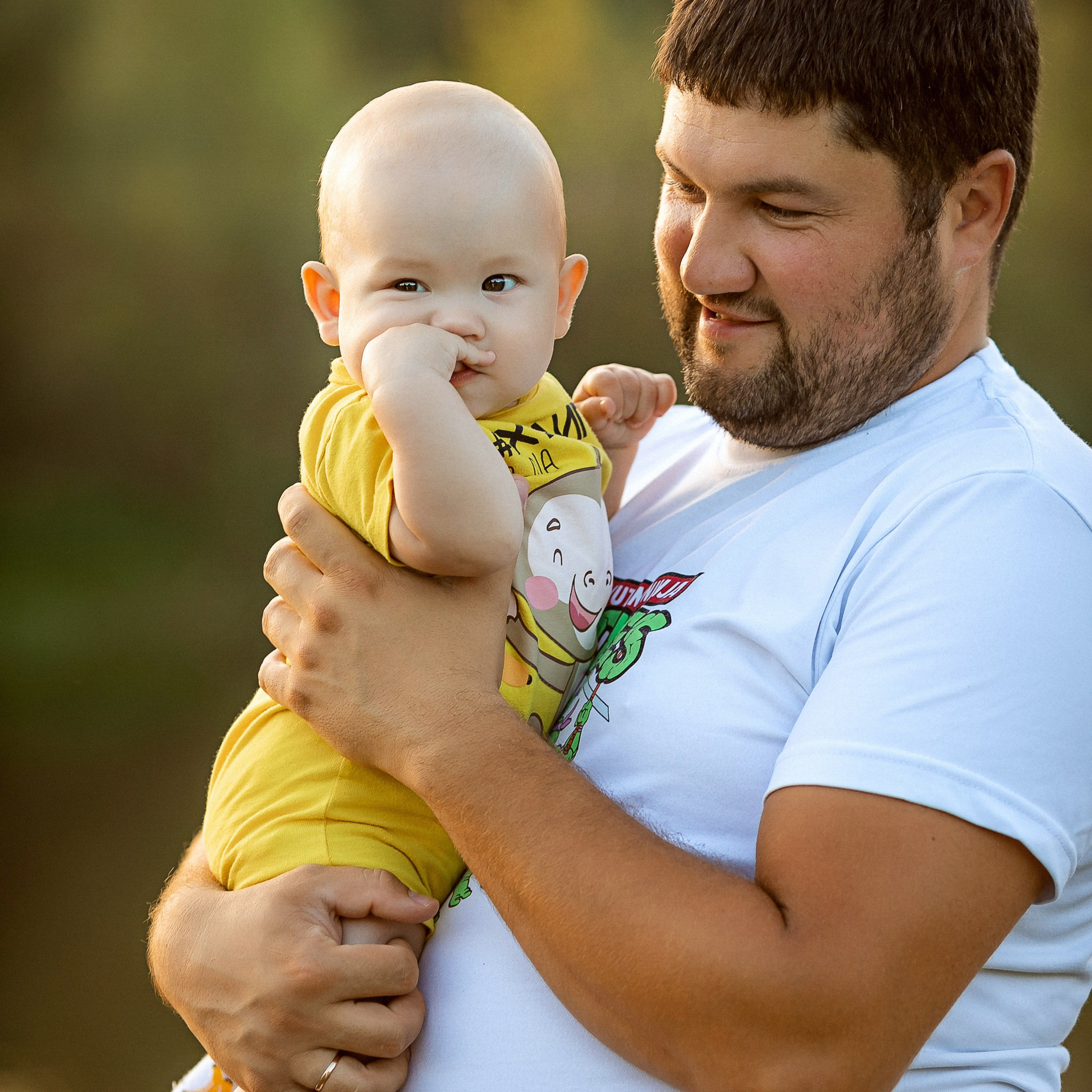 Оксана с семьёй у пруда. Семейный фотограф Пермь Тимофеева Ольга