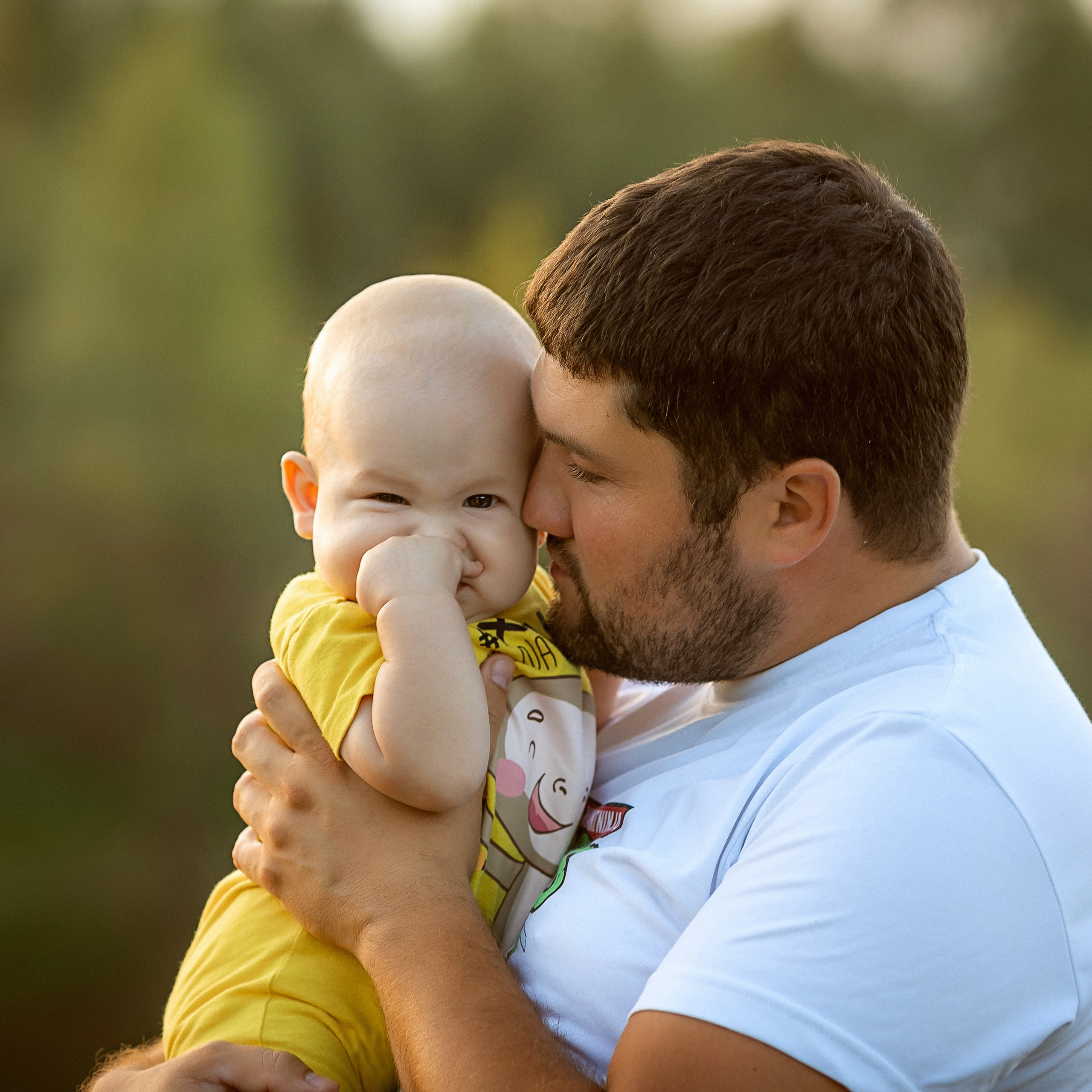 Оксана с семьёй у пруда. Семейный фотограф Пермь Тимофеева Ольга