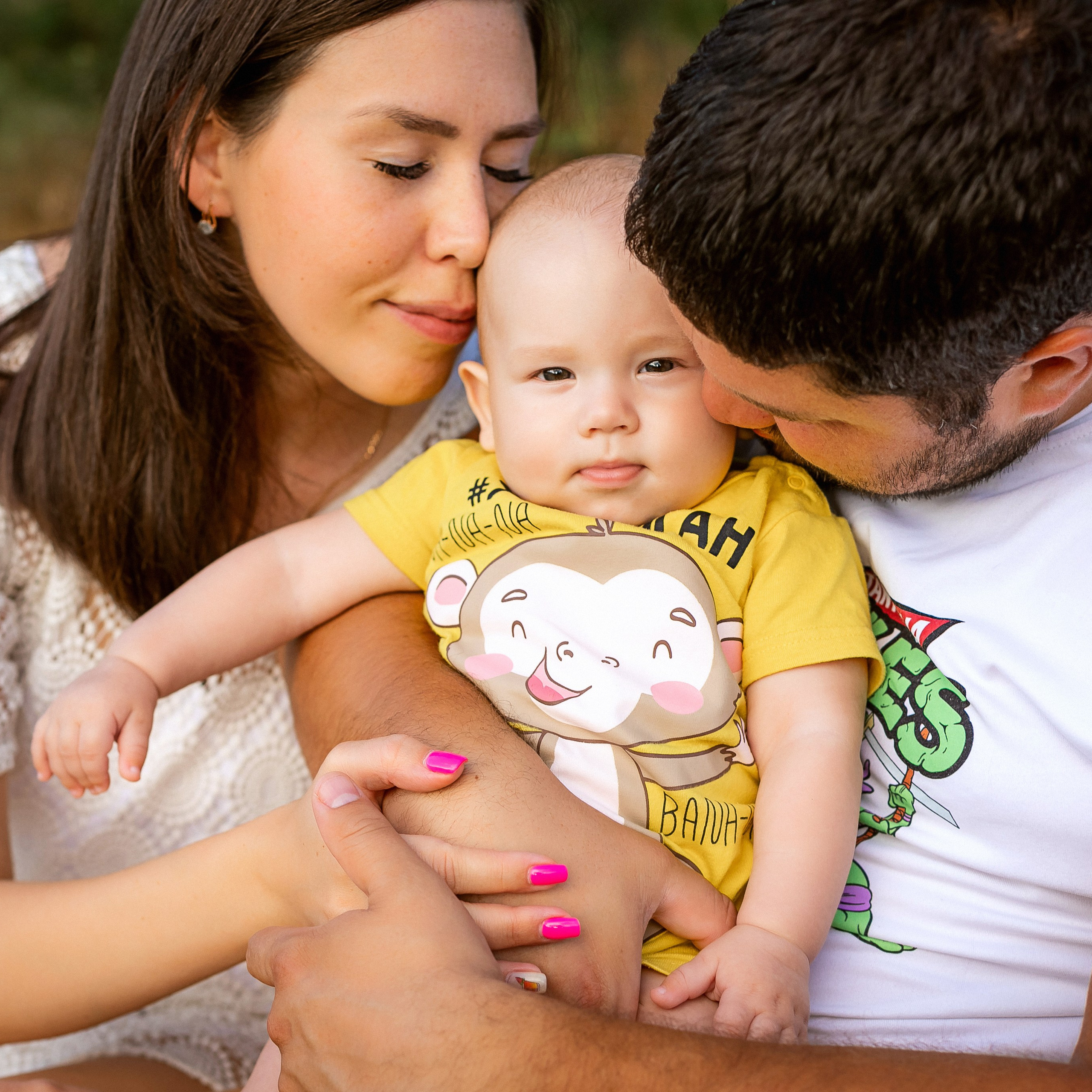 Оксана с семьёй у пруда. Семейный фотограф Пермь Тимофеева Ольга