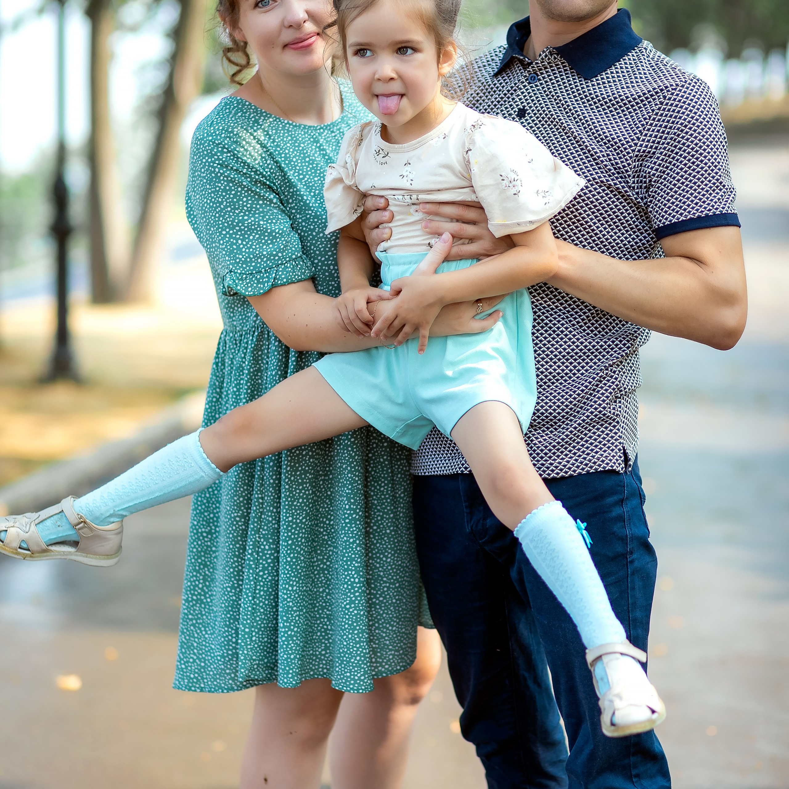 Ирина, Вова и Вера прогулка по набережной. Семейный фотограф Пермь Тимофеева Ольга