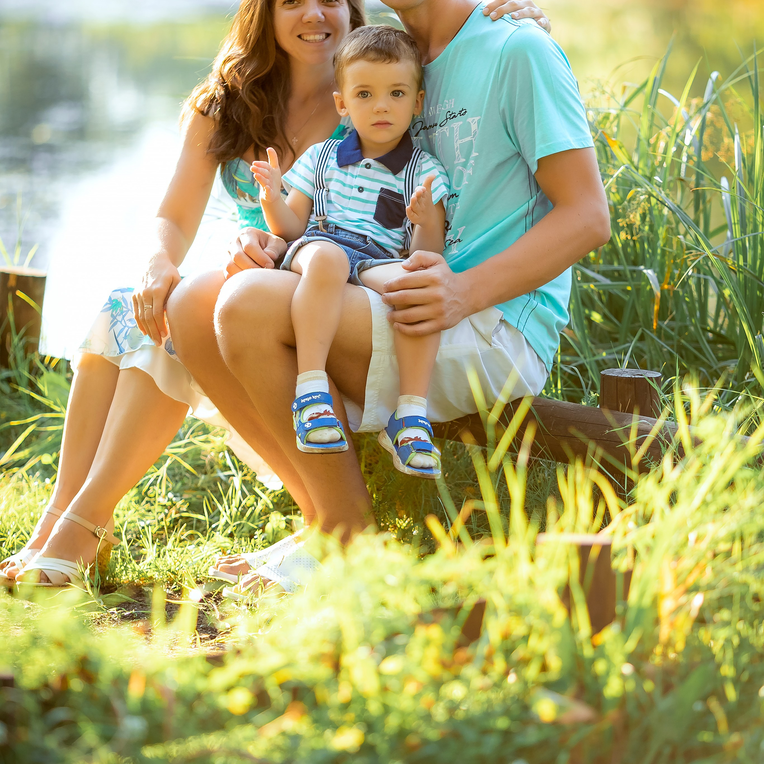 Настя с семьёй в парке. Семейный фотограф Пермь Тимофеева Ольга