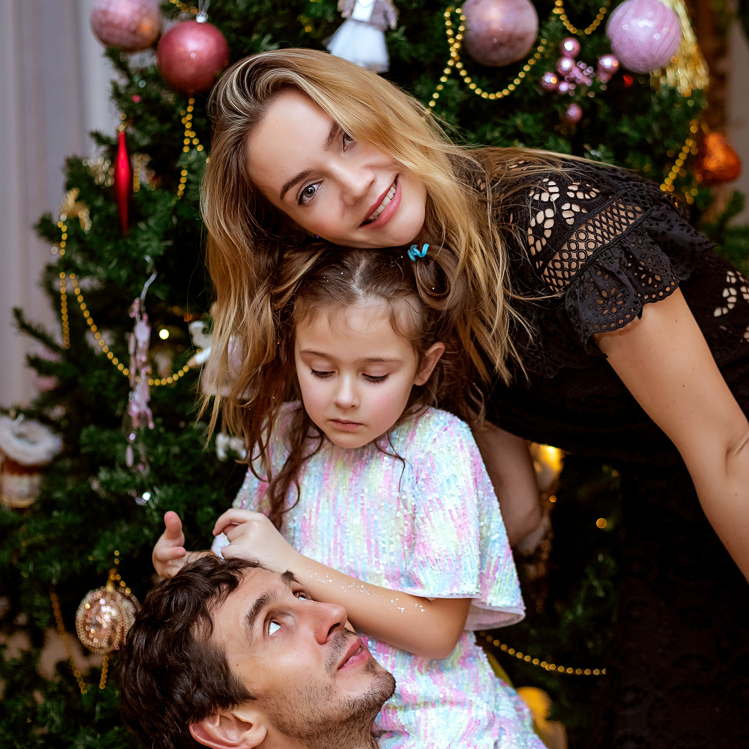 Инна дома со своей семьёй. Семейный фотограф Пермь Тимофеева Ольга