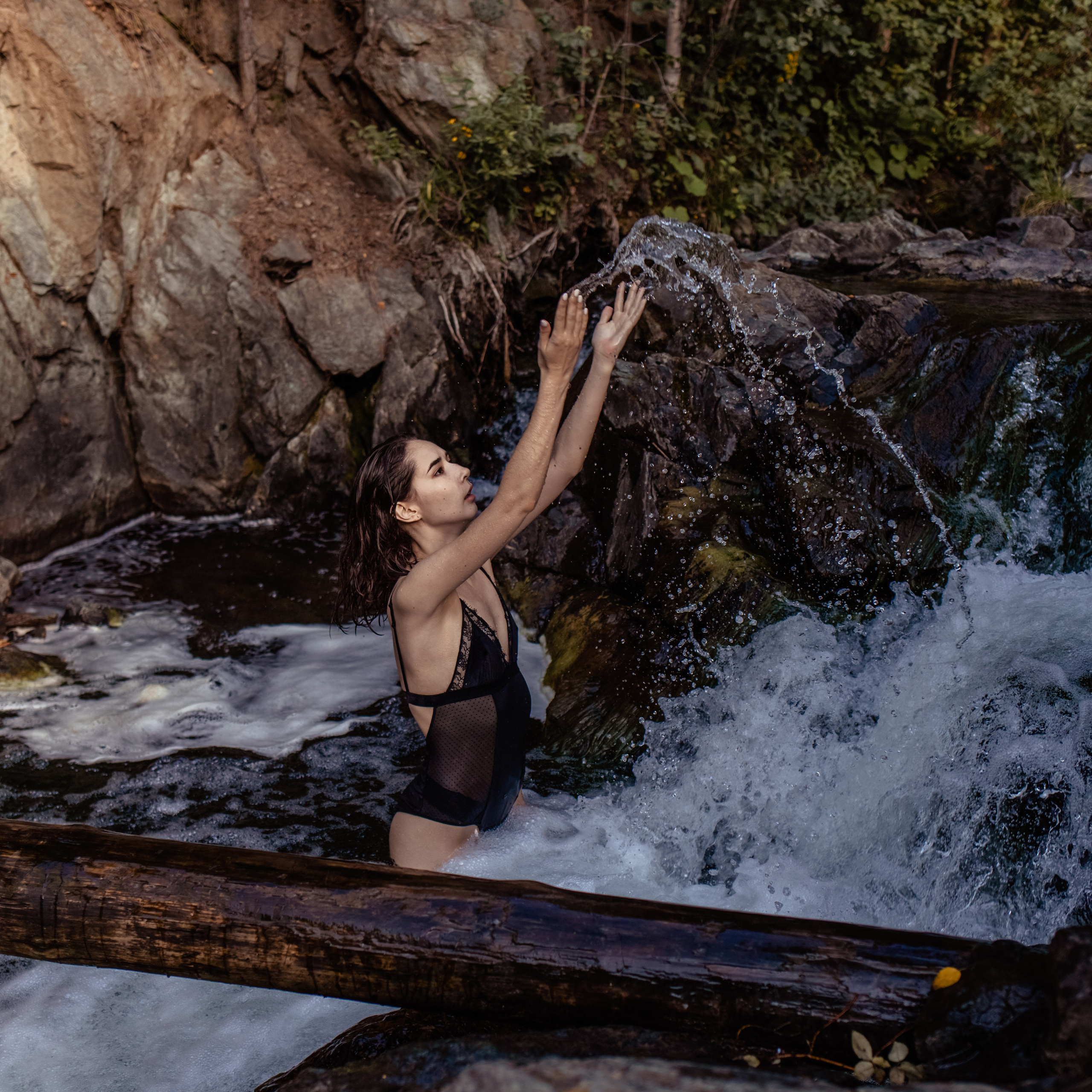 Водопад и озеро