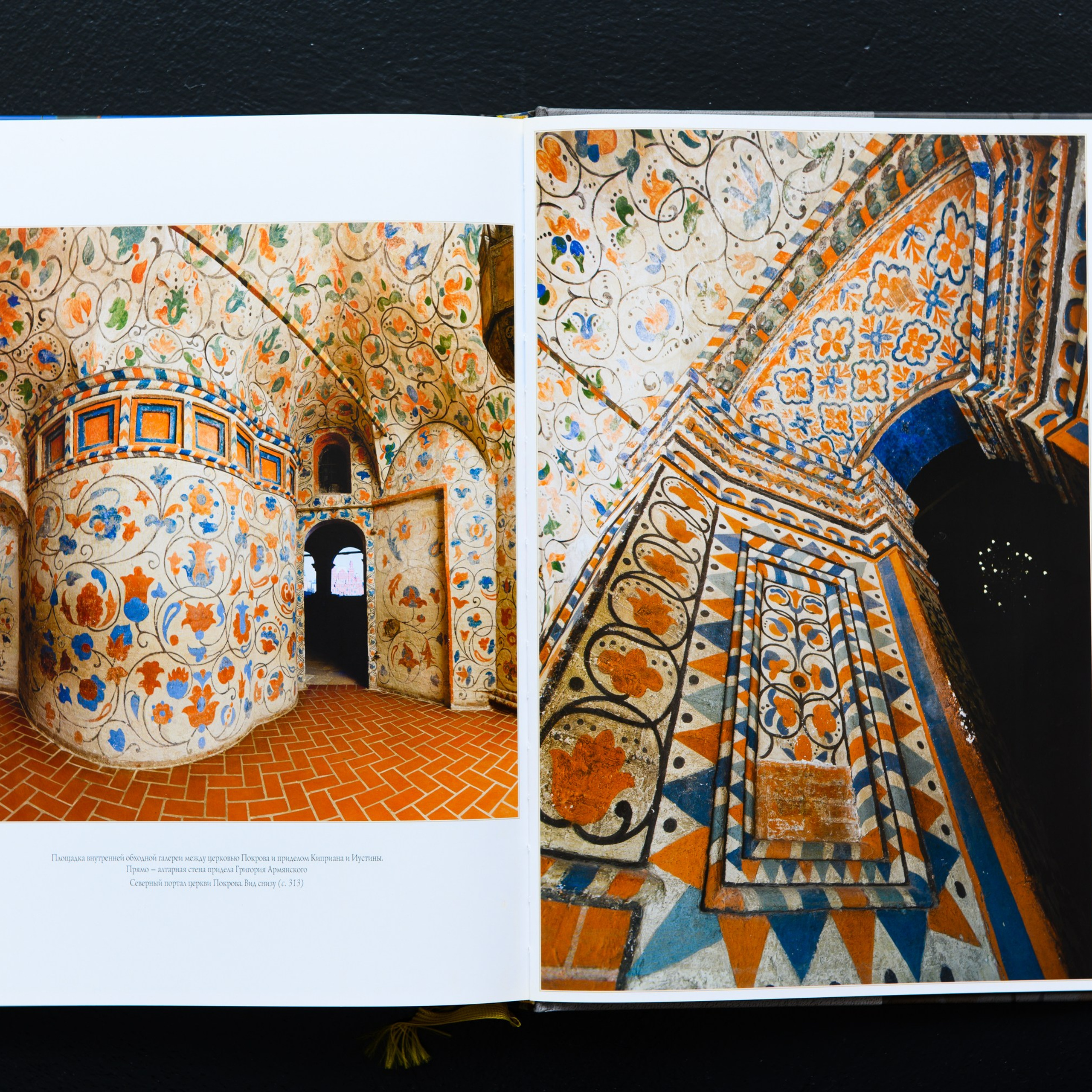 Покровский собор является действующим храмом.