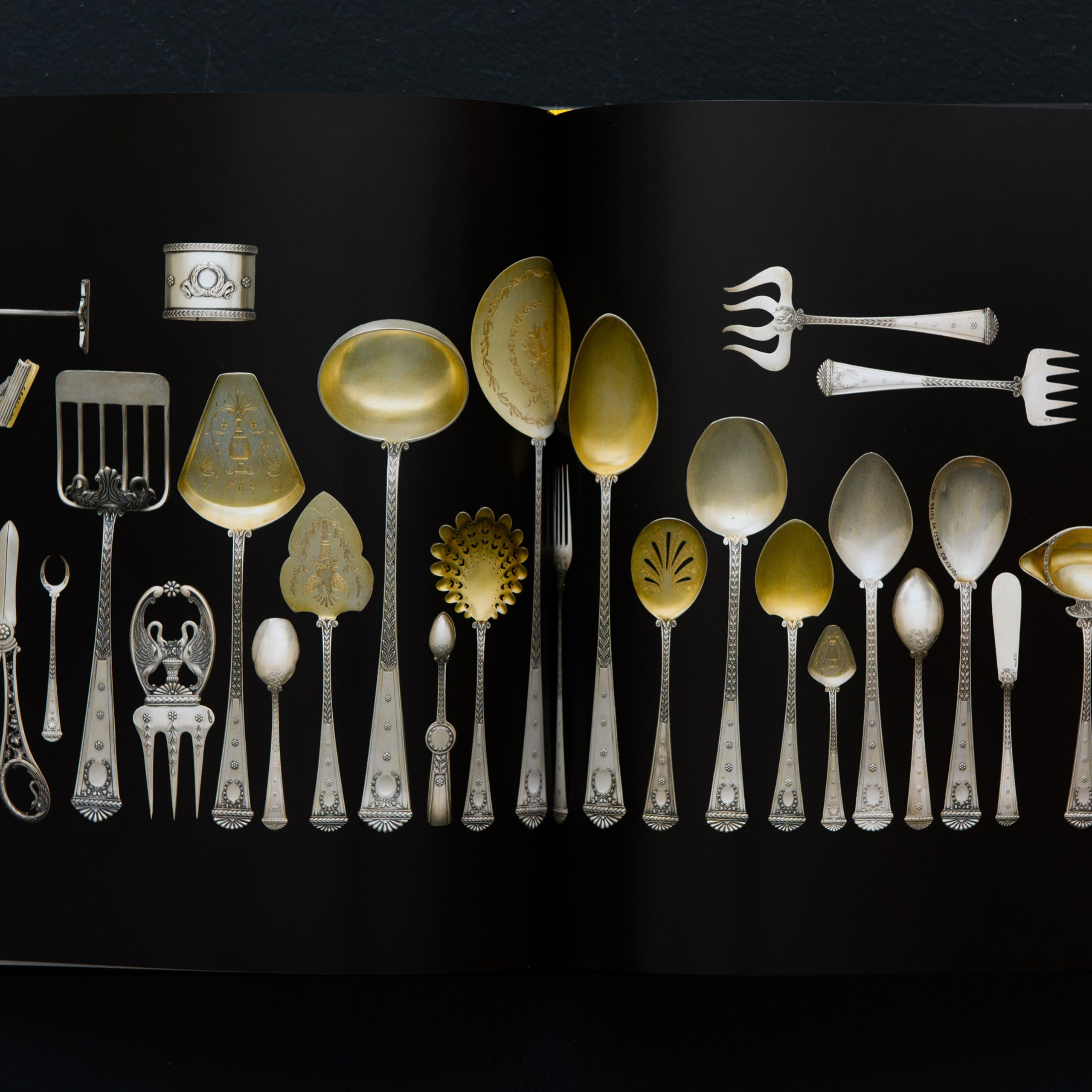 Фотосъёмка предметов декоративно-прикладного искусства из драгоценных металлов  коллекции Исторического Музея в Москве. Предметный Интерьерный фотограф в Москве Сапожников Георгий