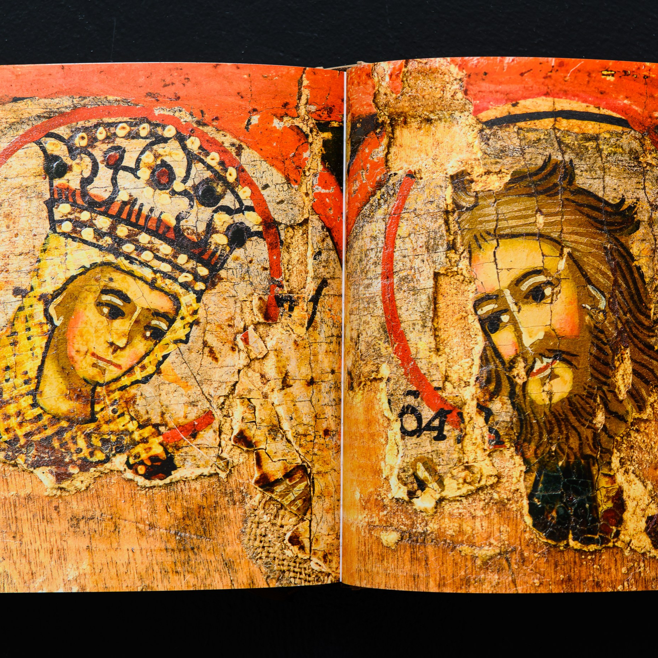 Фотосъемка предметов  Исторического Музея в Москве всей коллекции брачных венцов 17-19 вв. Предметный Интерьерный фотограф в Москве Сапожников Георгий