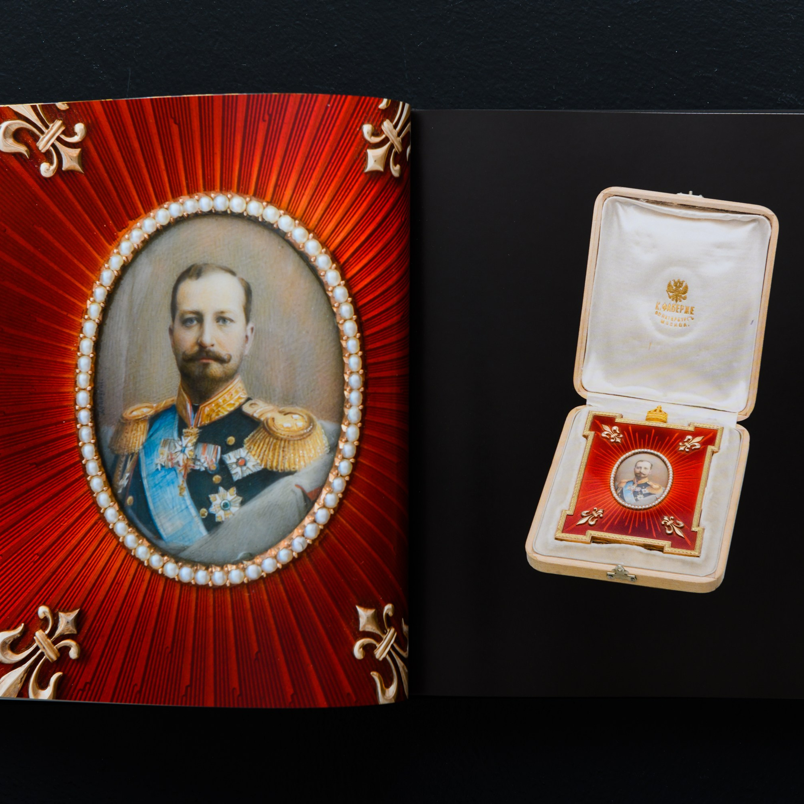 Фотосъёмка предметов декоративно-прикладного искусства из драгоценных металлов  коллекции Исторического Музея в Москве. Предметный Интерьерный фотограф в Москве Сапожников Георгий