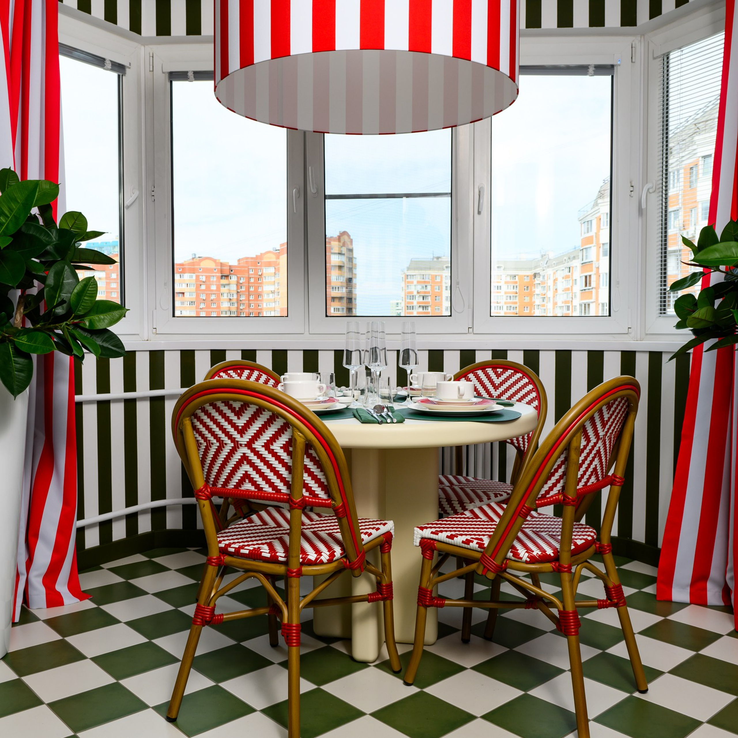 Интерьерная фотосъемка - функционал кухни, продуман до мелочей и хорошо отмечена на  фотографиях интерьерного фотографа Сапожникова Георгия.