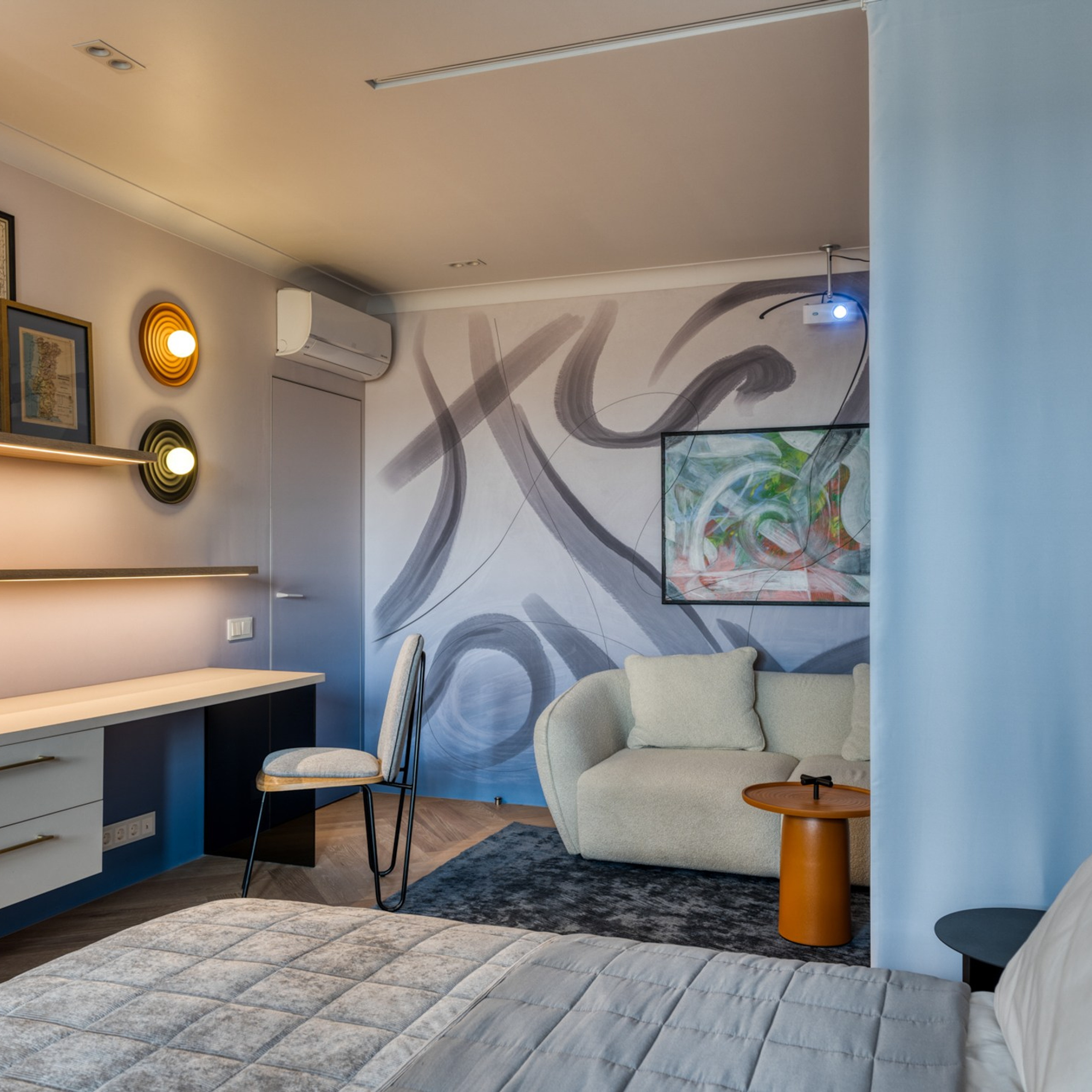 При входе разместится мягкая, обволакивающая гостиная, где вся семья сможет собираться для общения и совместного времяпрепровождения.