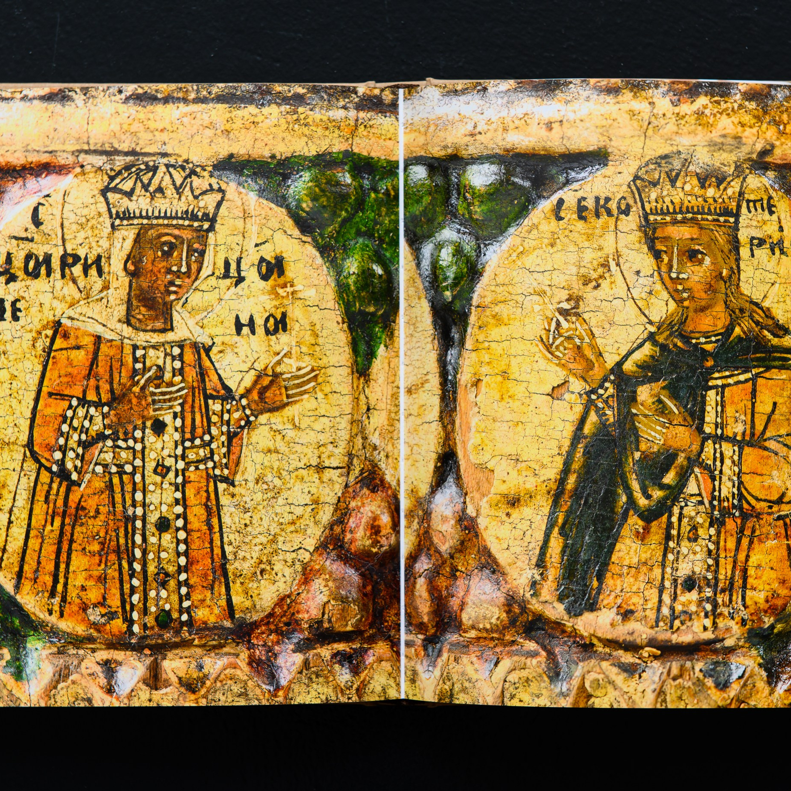 Фотосъемка предметов  Исторического Музея в Москве всей коллекции брачных венцов 17-19 вв. Предметный Интерьерный фотограф в Москве Сапожников Георгий