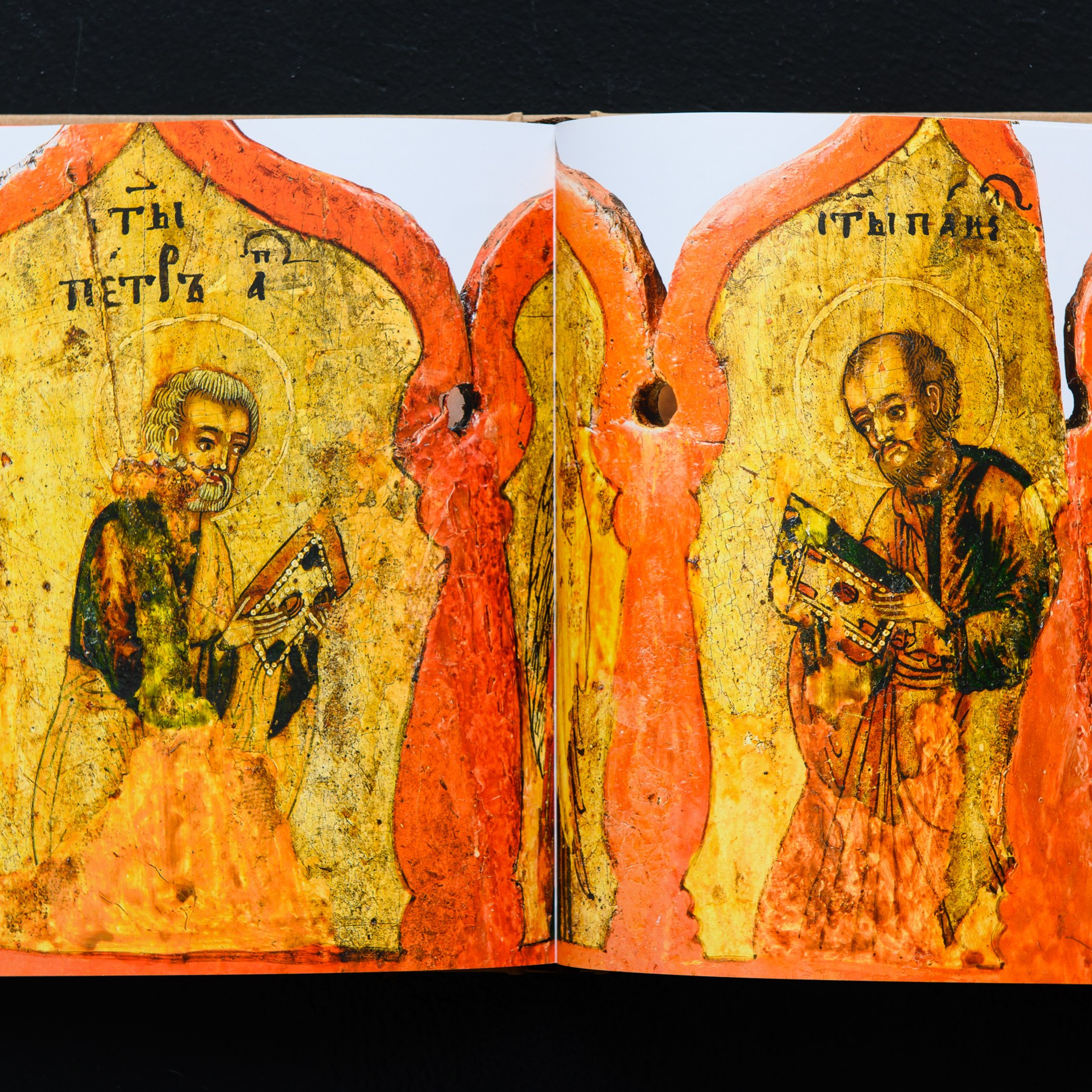 Фотосъемка предметов  Исторического Музея в Москве всей коллекции брачных венцов 17-19 вв. Предметный Интерьерный фотограф в Москве Сапожников Георгий