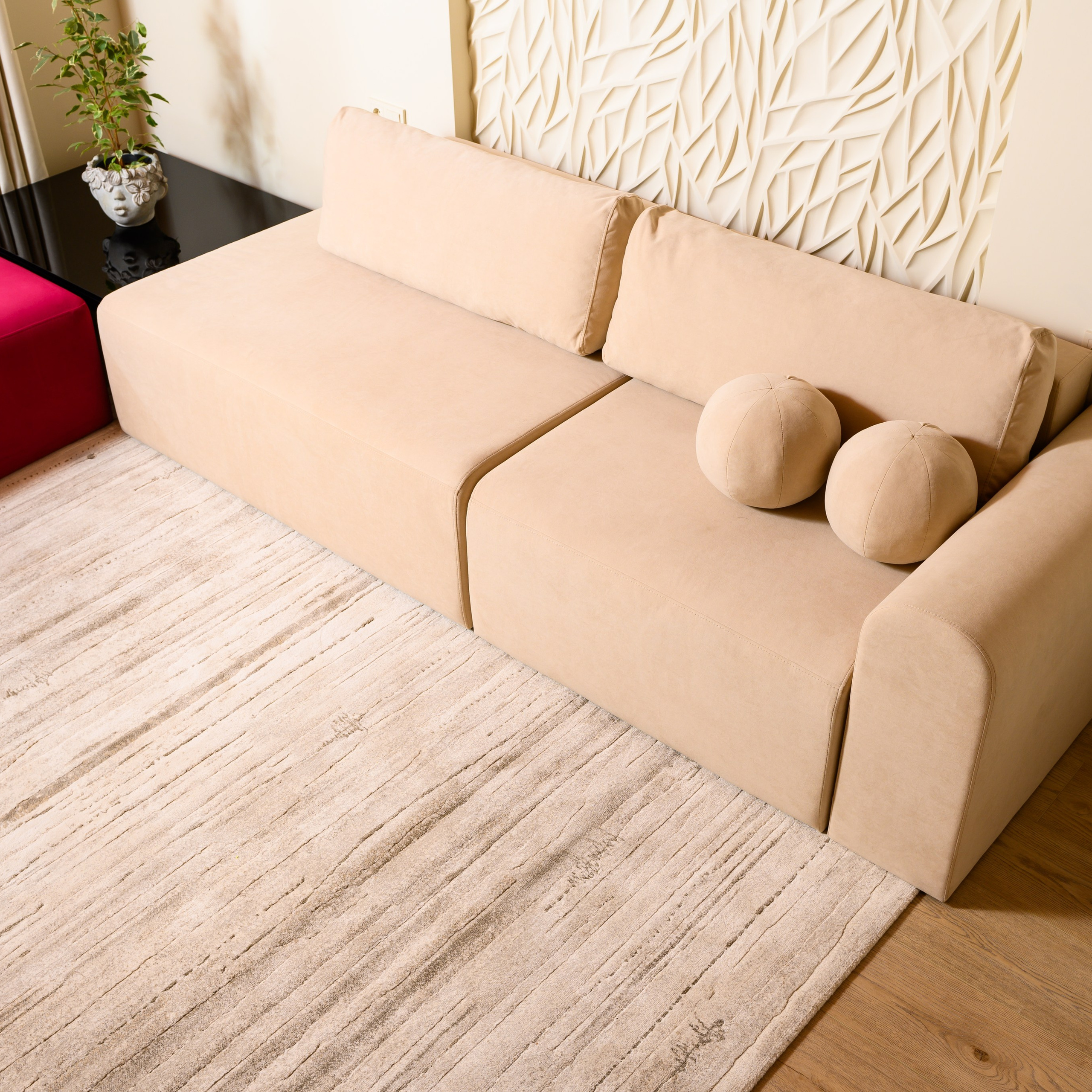 Ковер будет напоминать водную гладь под каплями дождя или сквозь которую пробиваются ростки растений