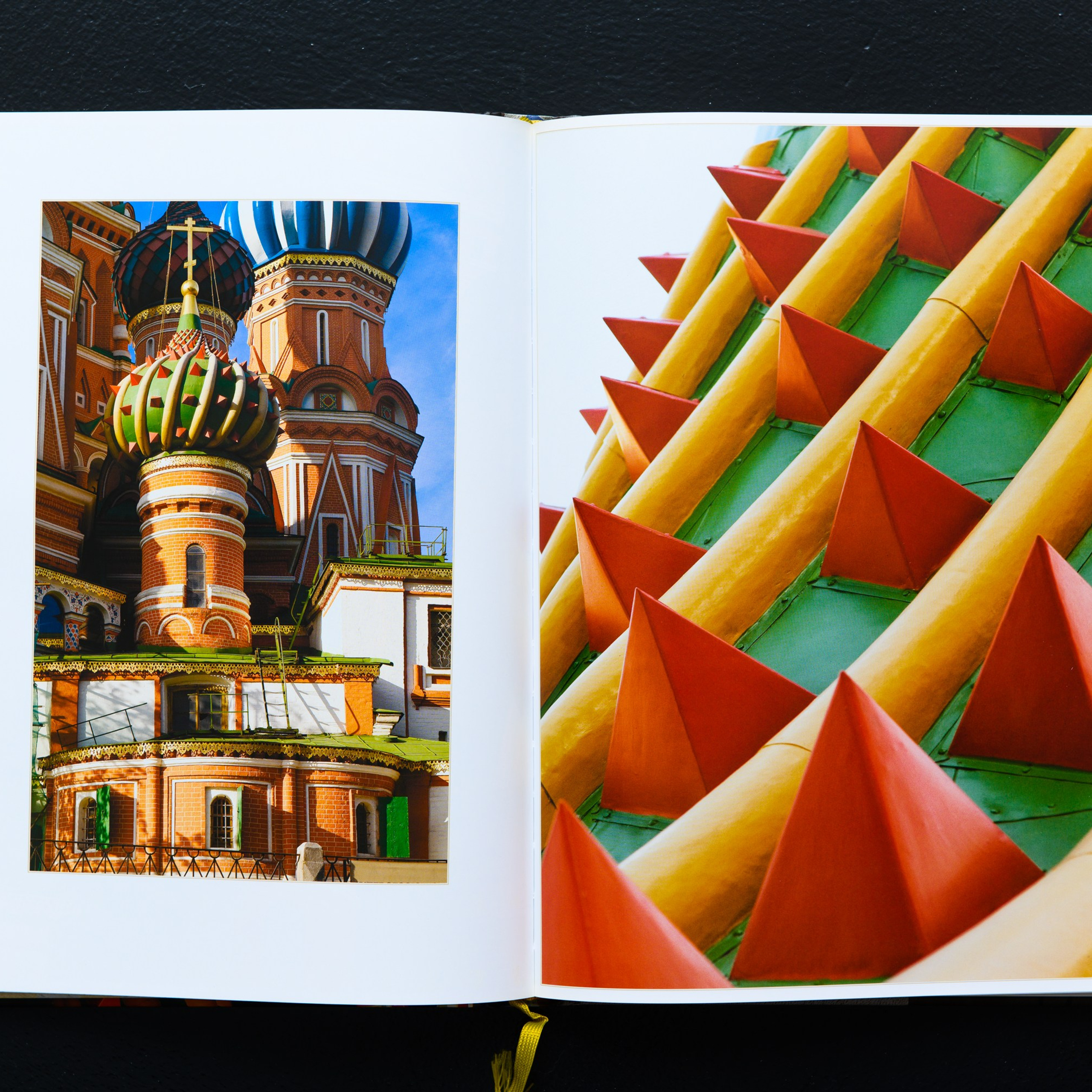 На фотографиях  Георгия Сапожникова видны самые труднодоступные места Храма Василия Блаженного.