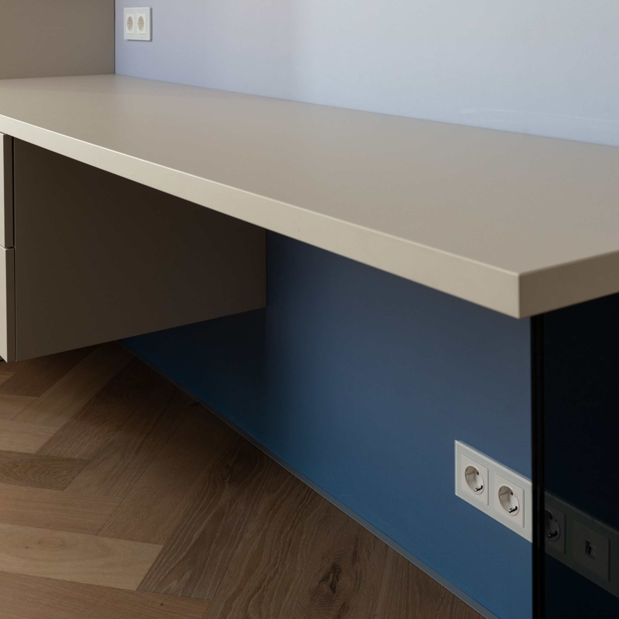 Фотосъемка мебели - системы хранения и рабочего места замечательно видно на  фотографиях интерьерного фотографа Сапожникова Георгия.