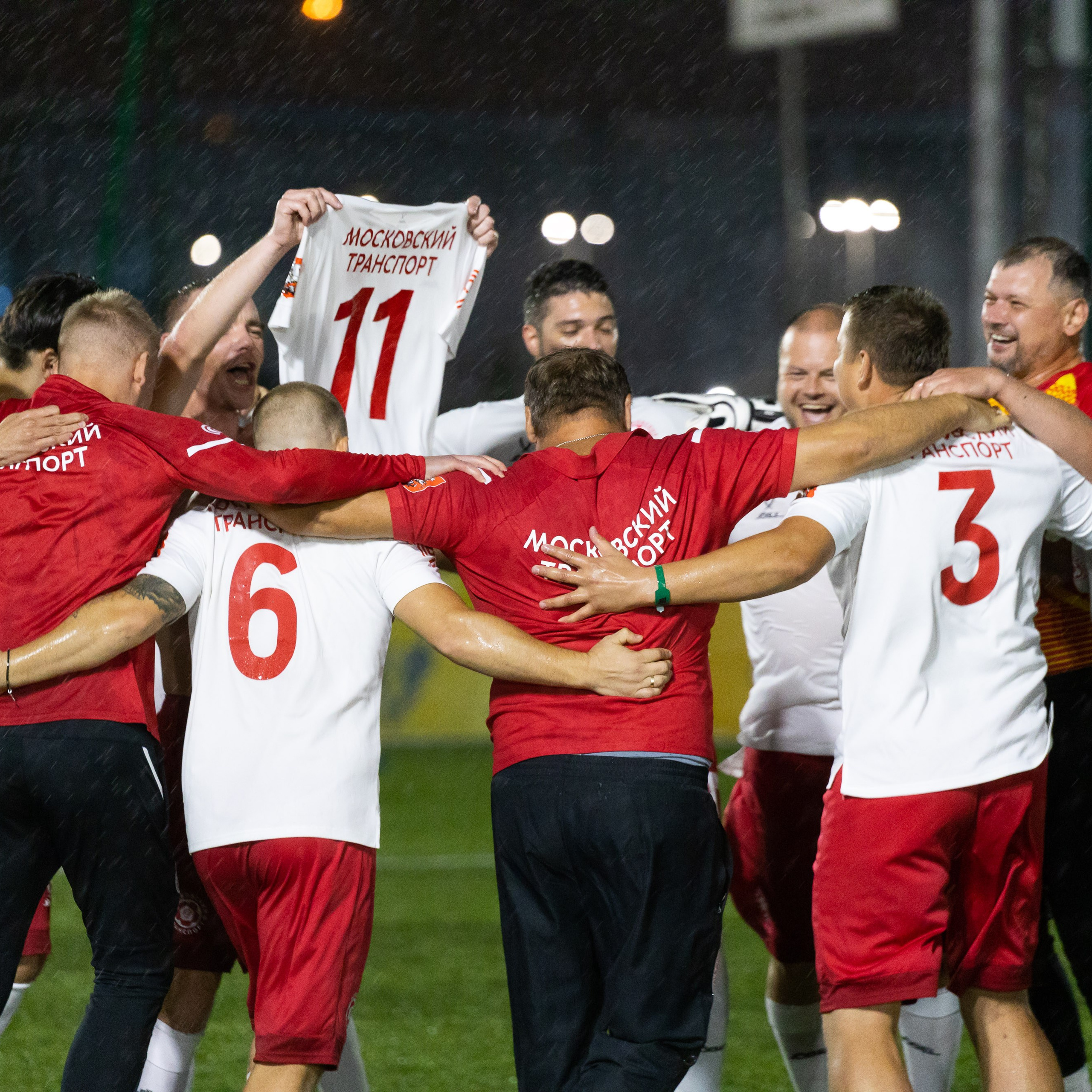 Футбольный матч между компаниями сферы такси