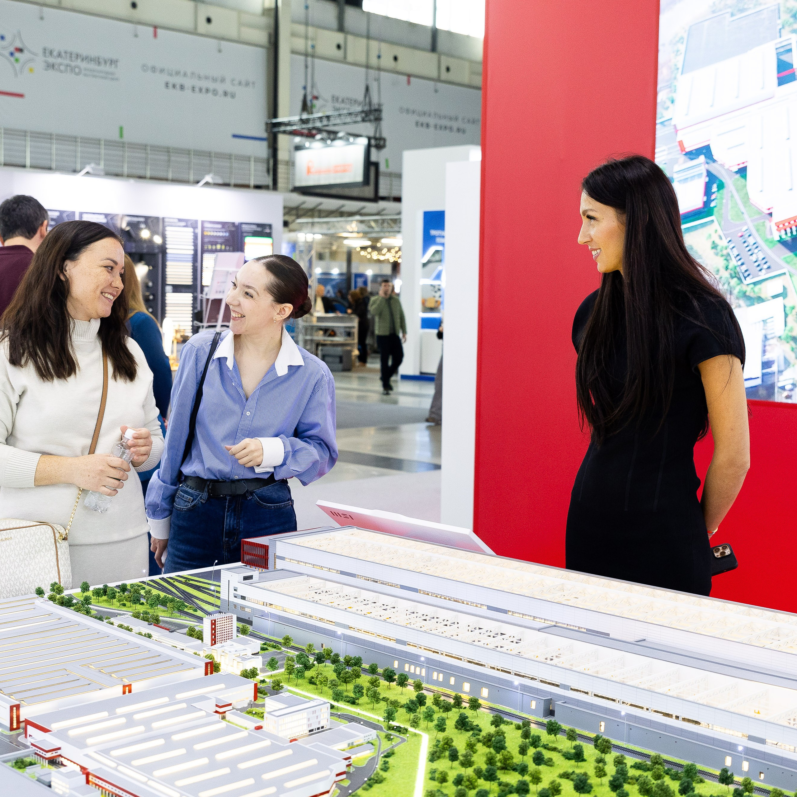 100+ (разные стенды)