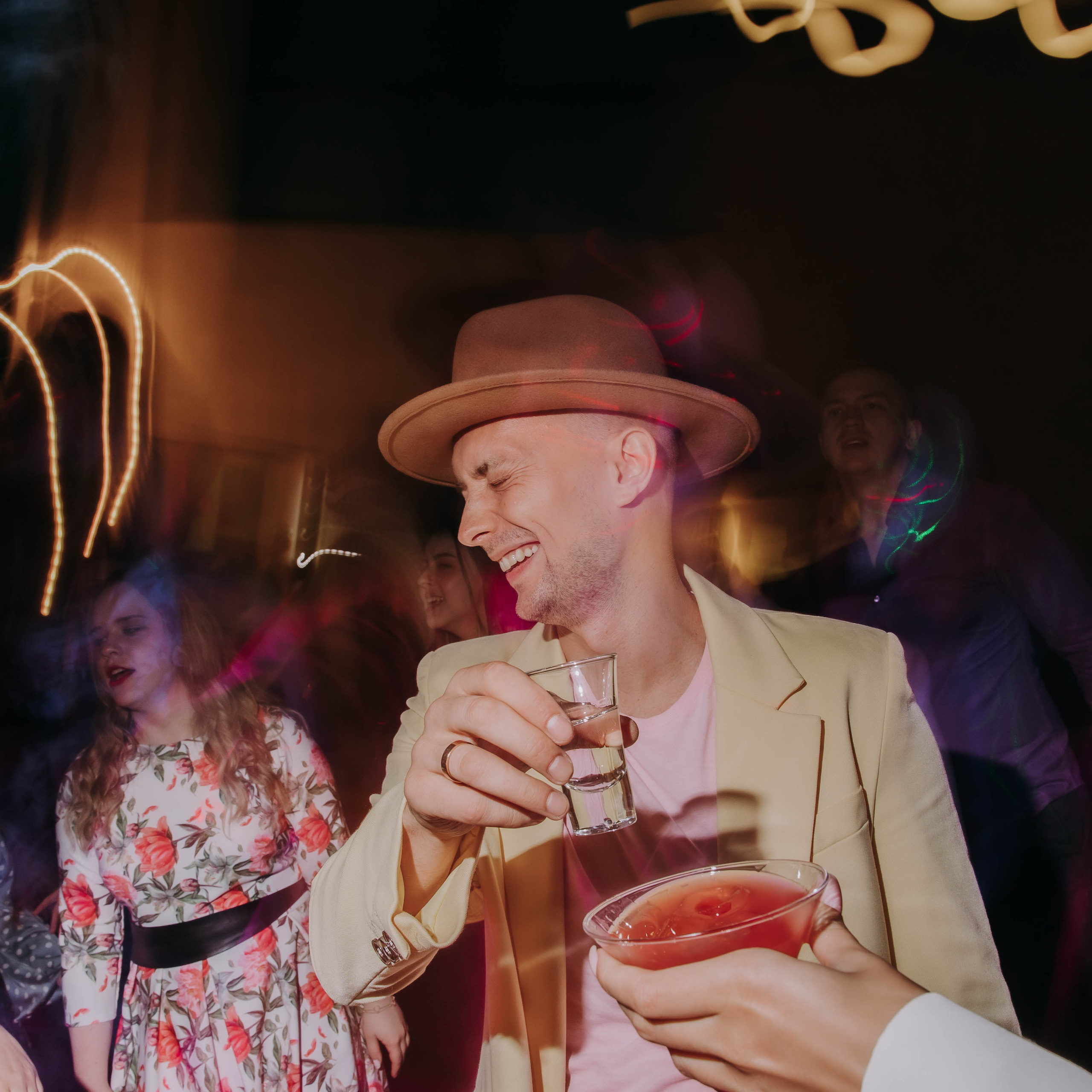 Жаркий тусич