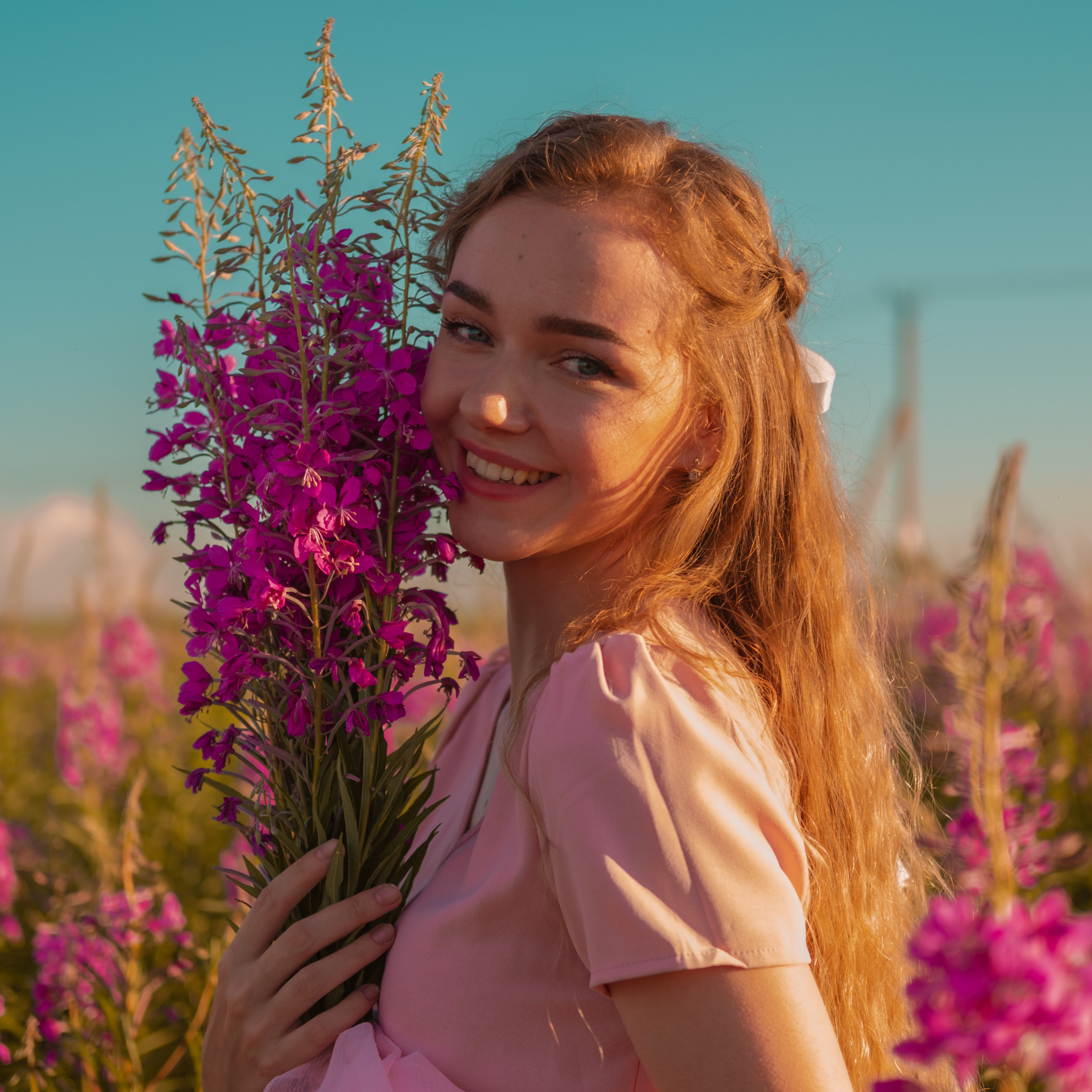 Танюша в поле цветов