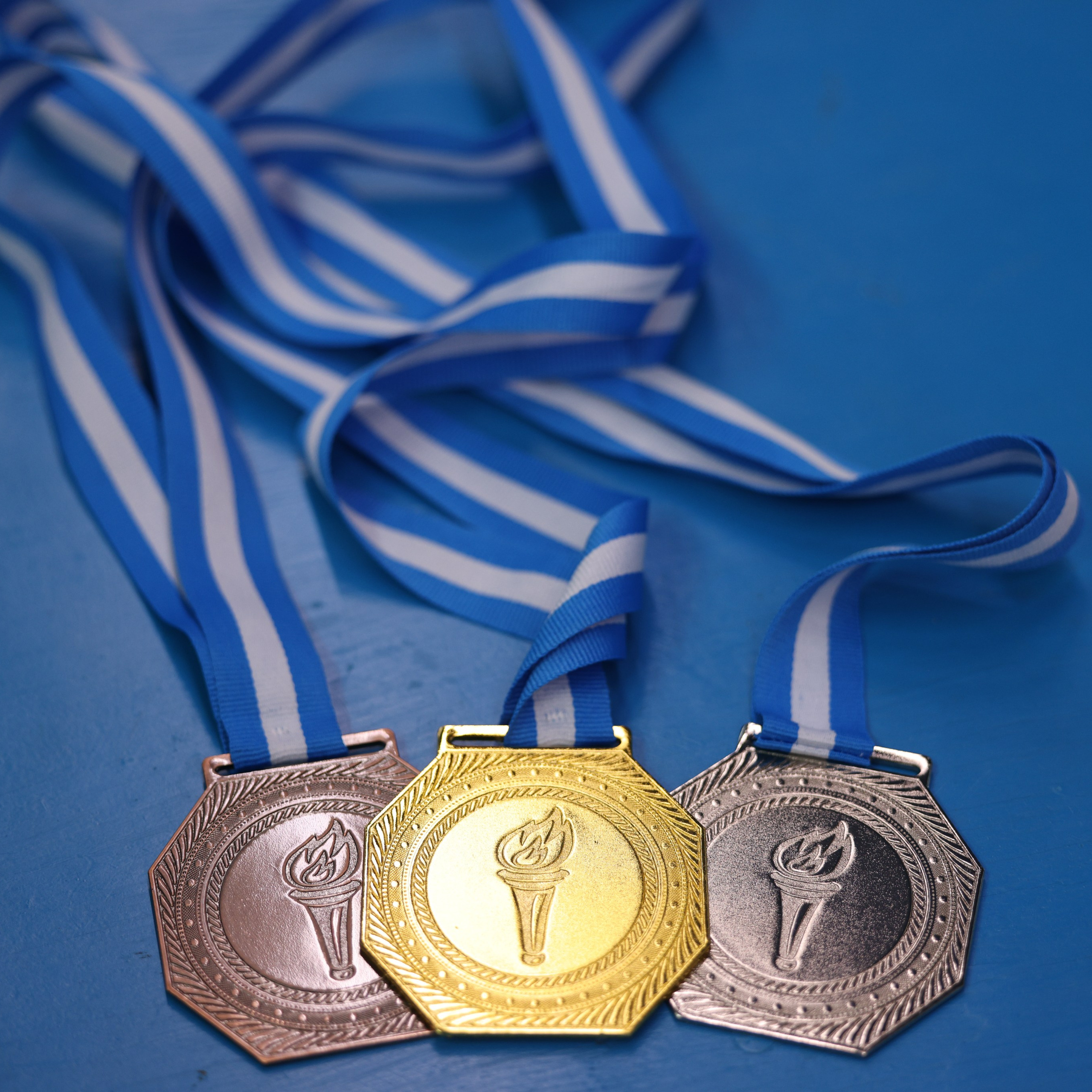 Веселый дельфин. Плавание. Дети 8-9 лет.