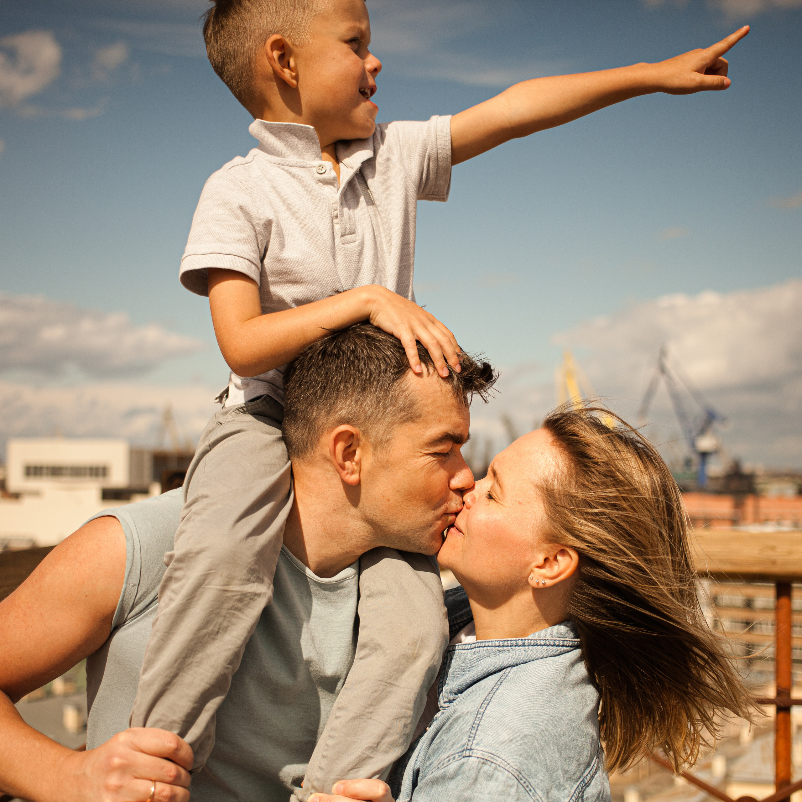 Прогулка Света Макс и Саша (семейная)