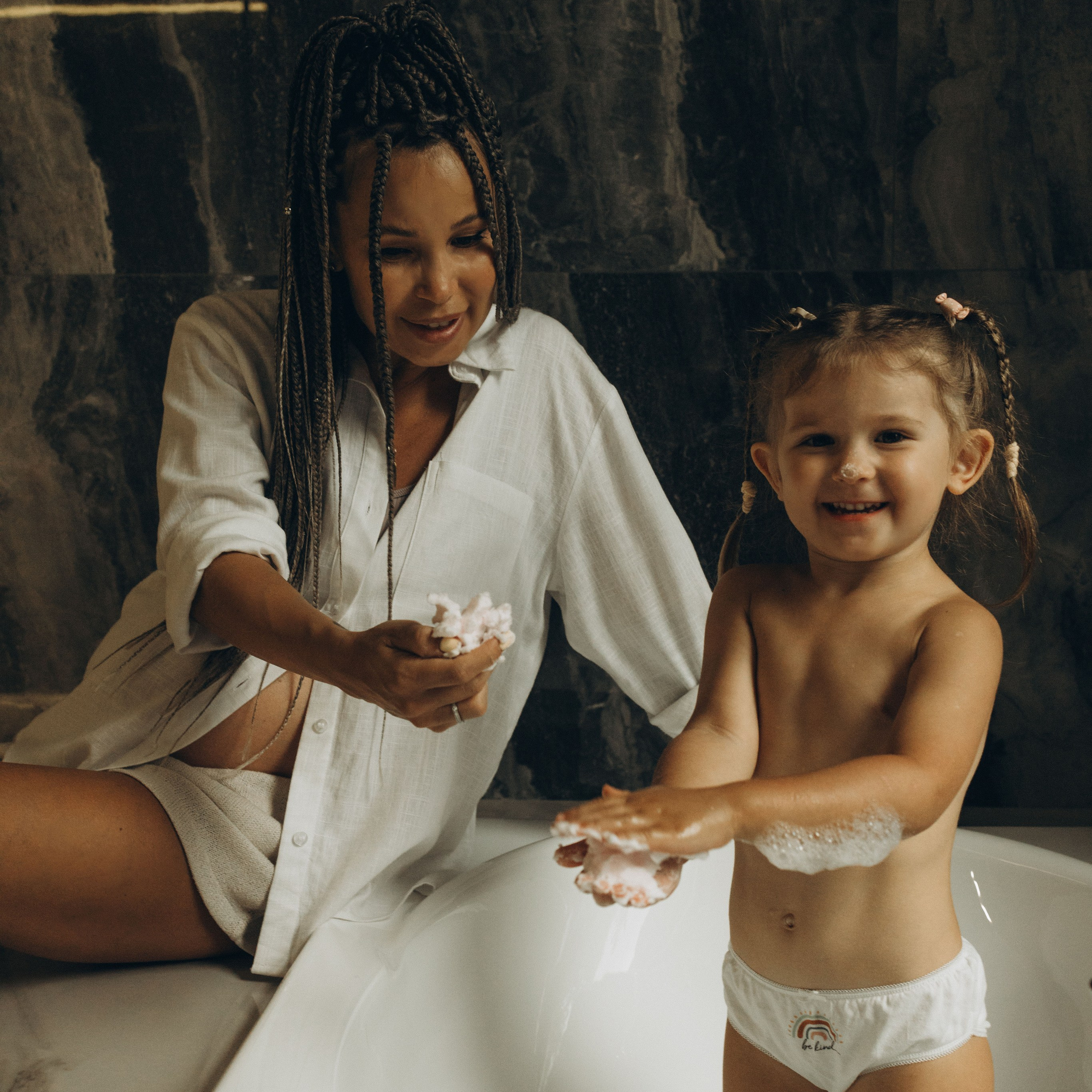 Ника и Мира