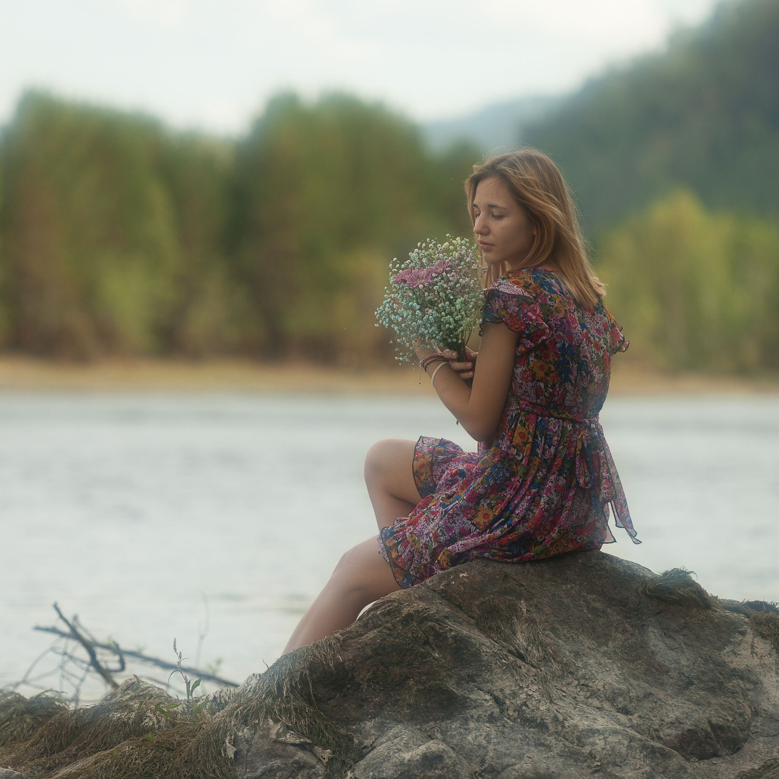 Осенняя фотосессия на&nbsp;берегу реки, модель Карина