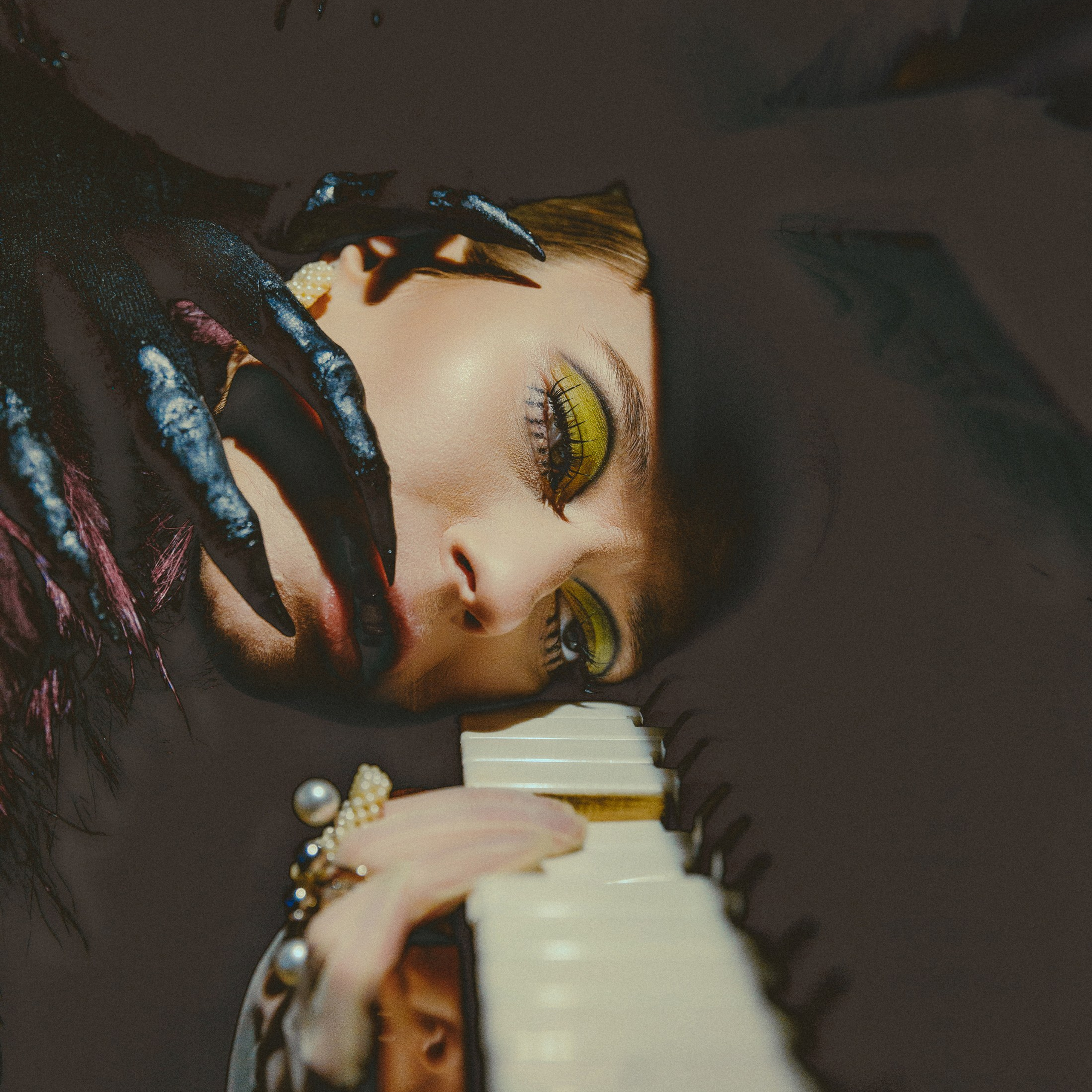 MONSTRO. EFIMOV IN SPACE — свадебный фотограф