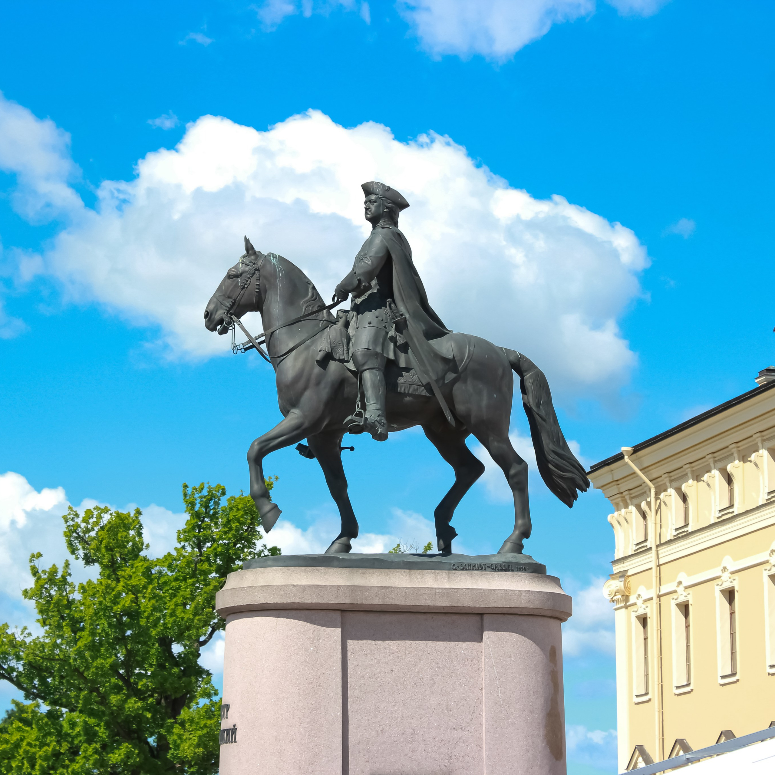 Константиновский дворец