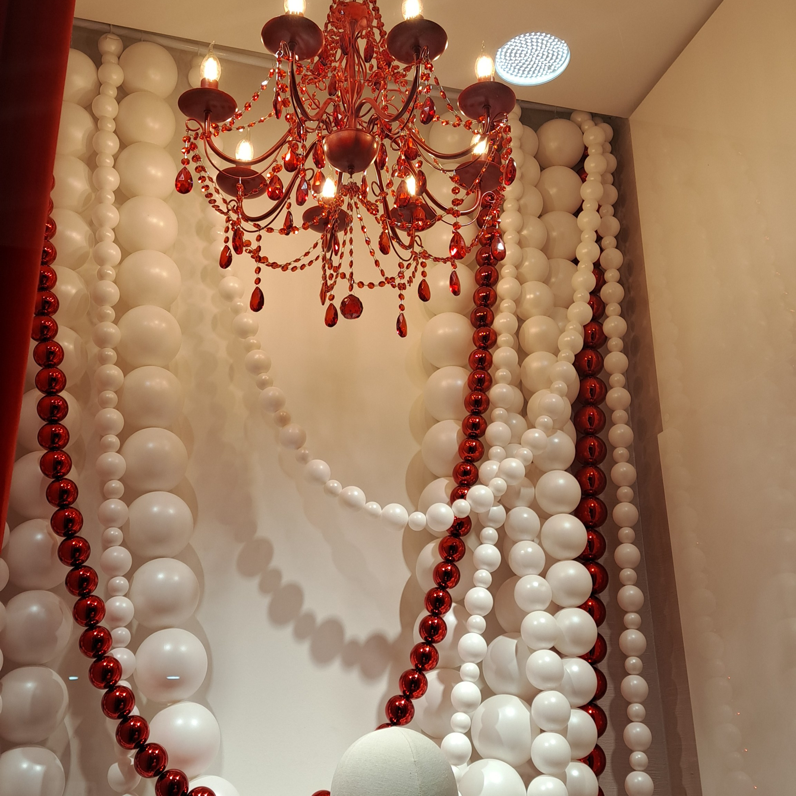 Витрины магазина PODIUM RED