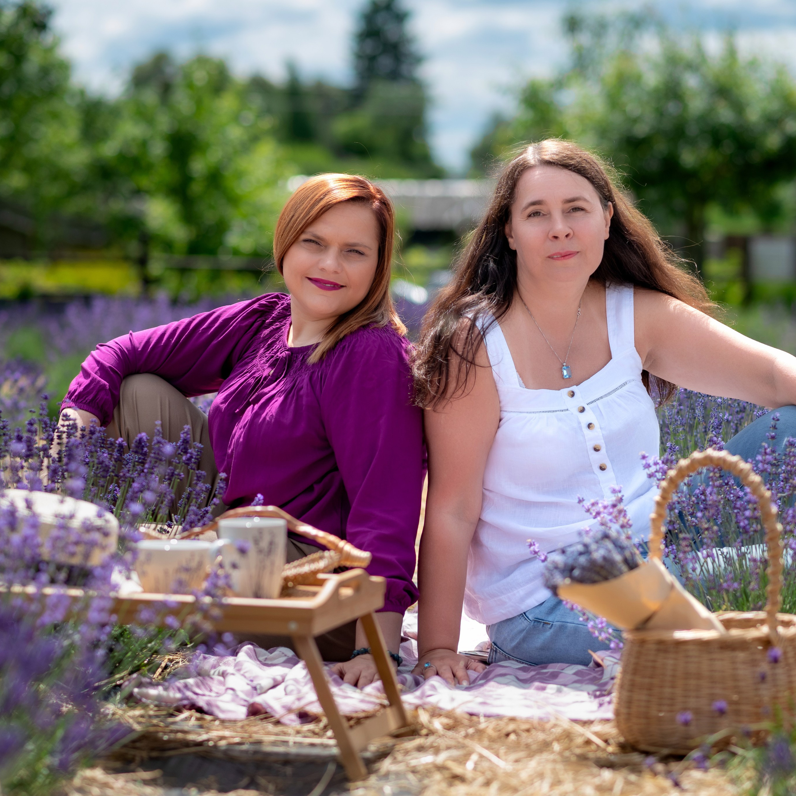 Катя и Оксана в лаванде