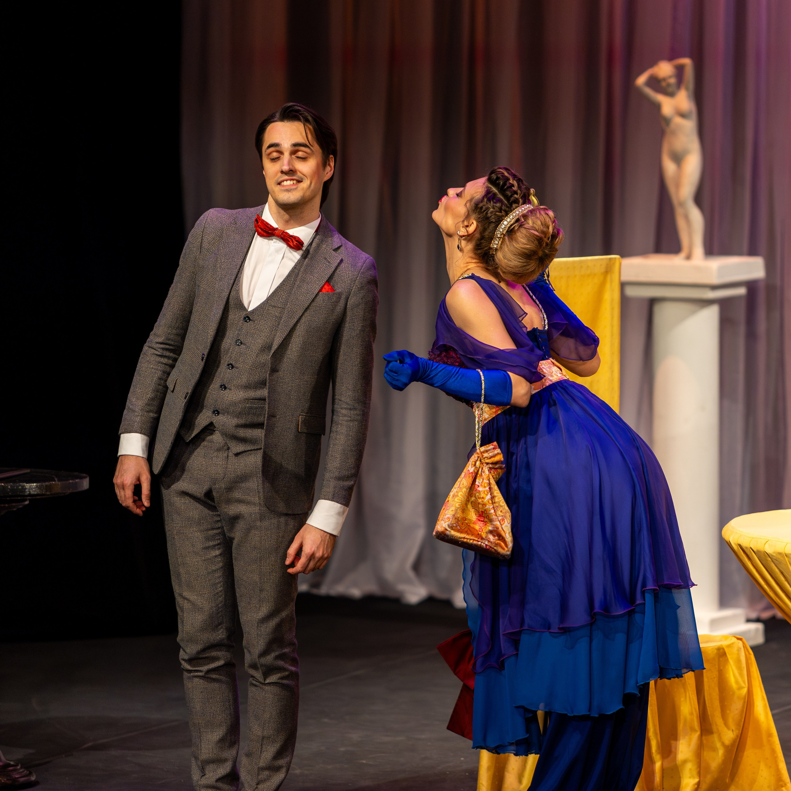 Новый театр «Как важно быть серьезным»