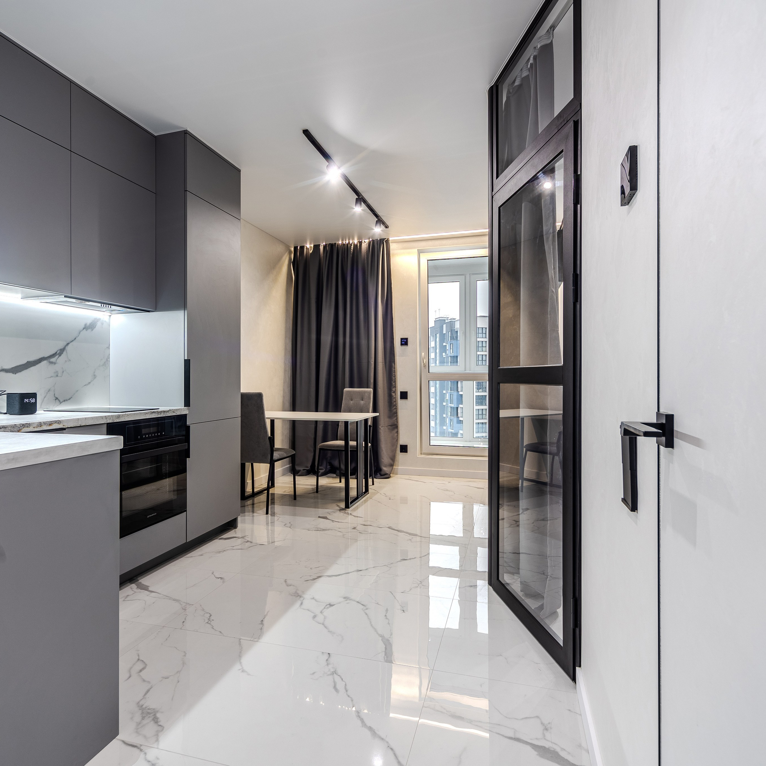 Савицкого 8. Для продажи