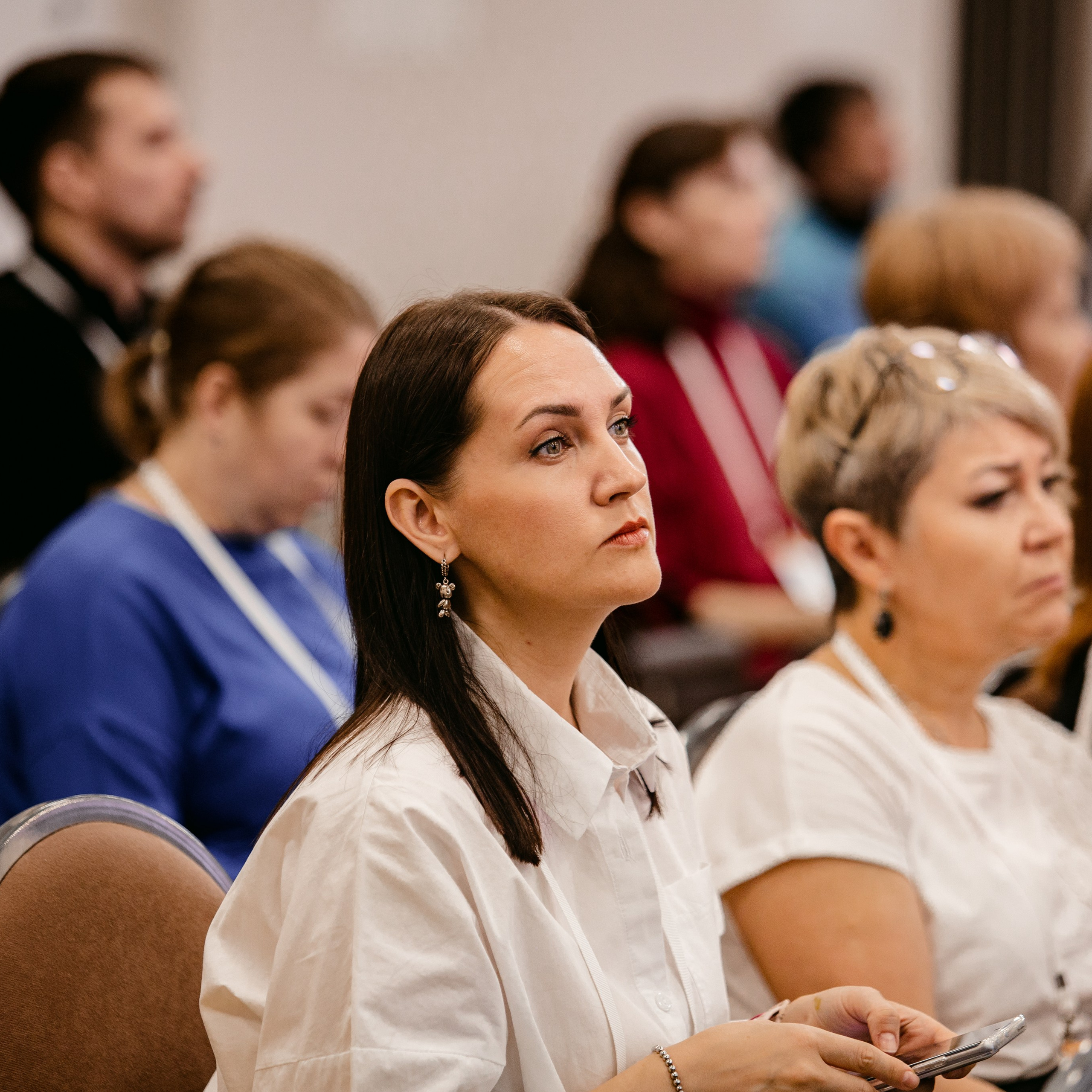 Фото с конференции по сенсомоторной интеграции. Организатор "Сова нянька". Гости конференции в зрительном зале.