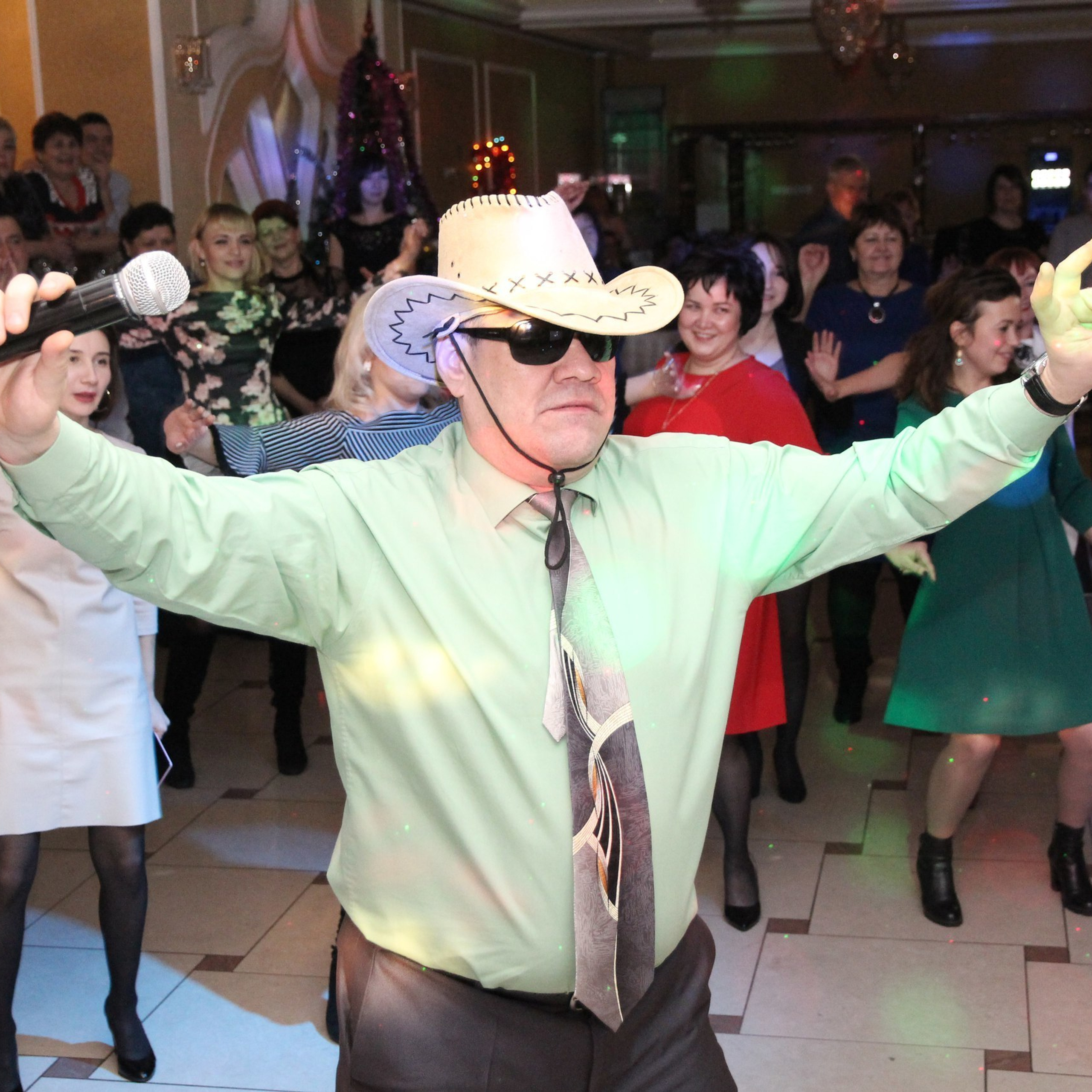 Отзывы. Саксофонист и поющий Ведущий Рустем Алюков в Уфе