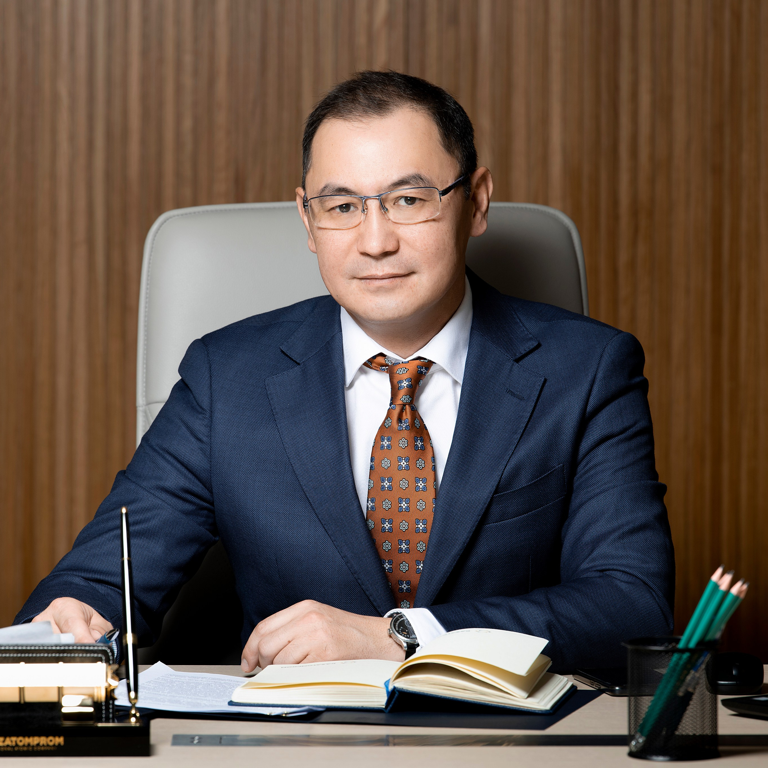 BUSINESS portrait. OSPAN ALI photographer