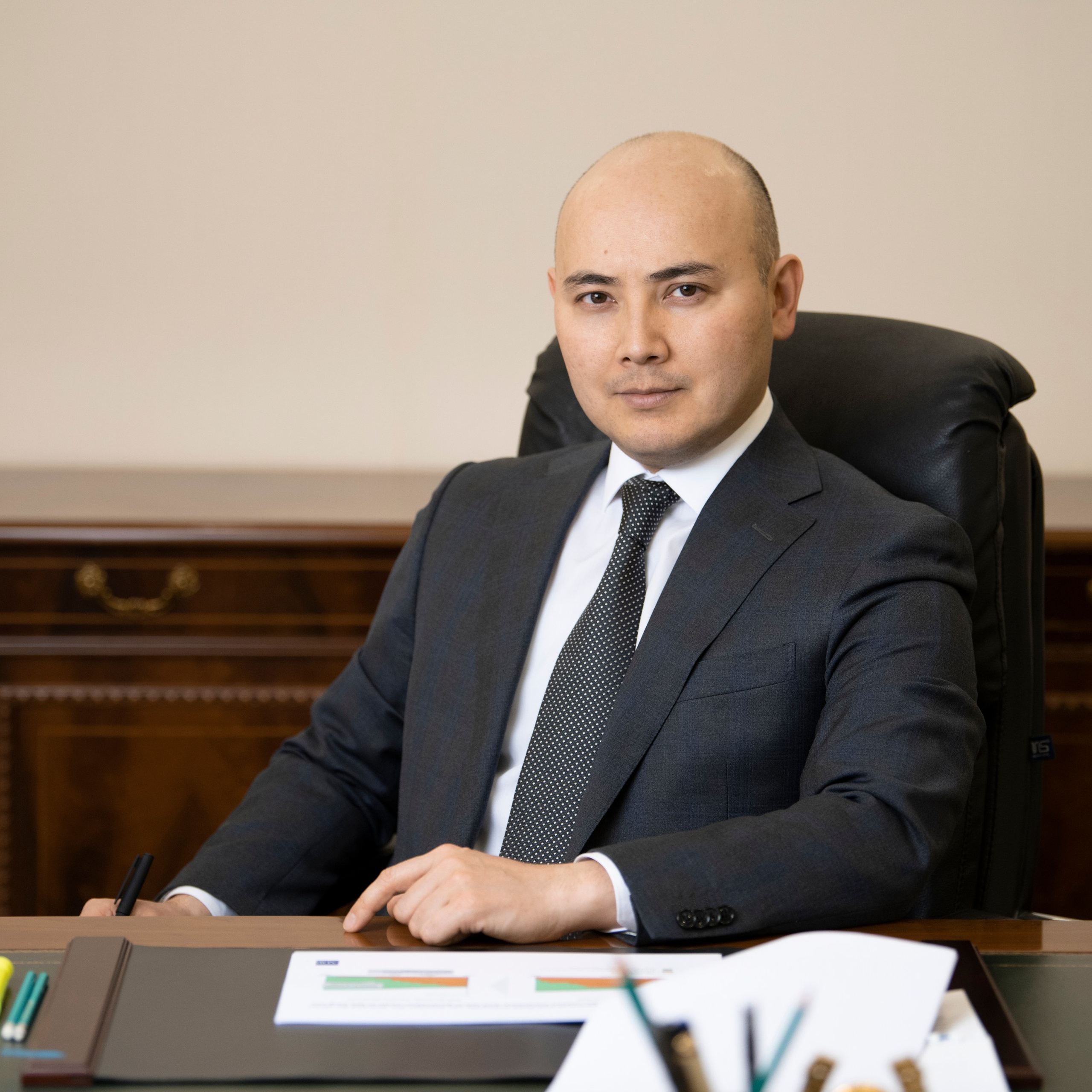 BUSINESS portrait. OSPAN ALI photographer