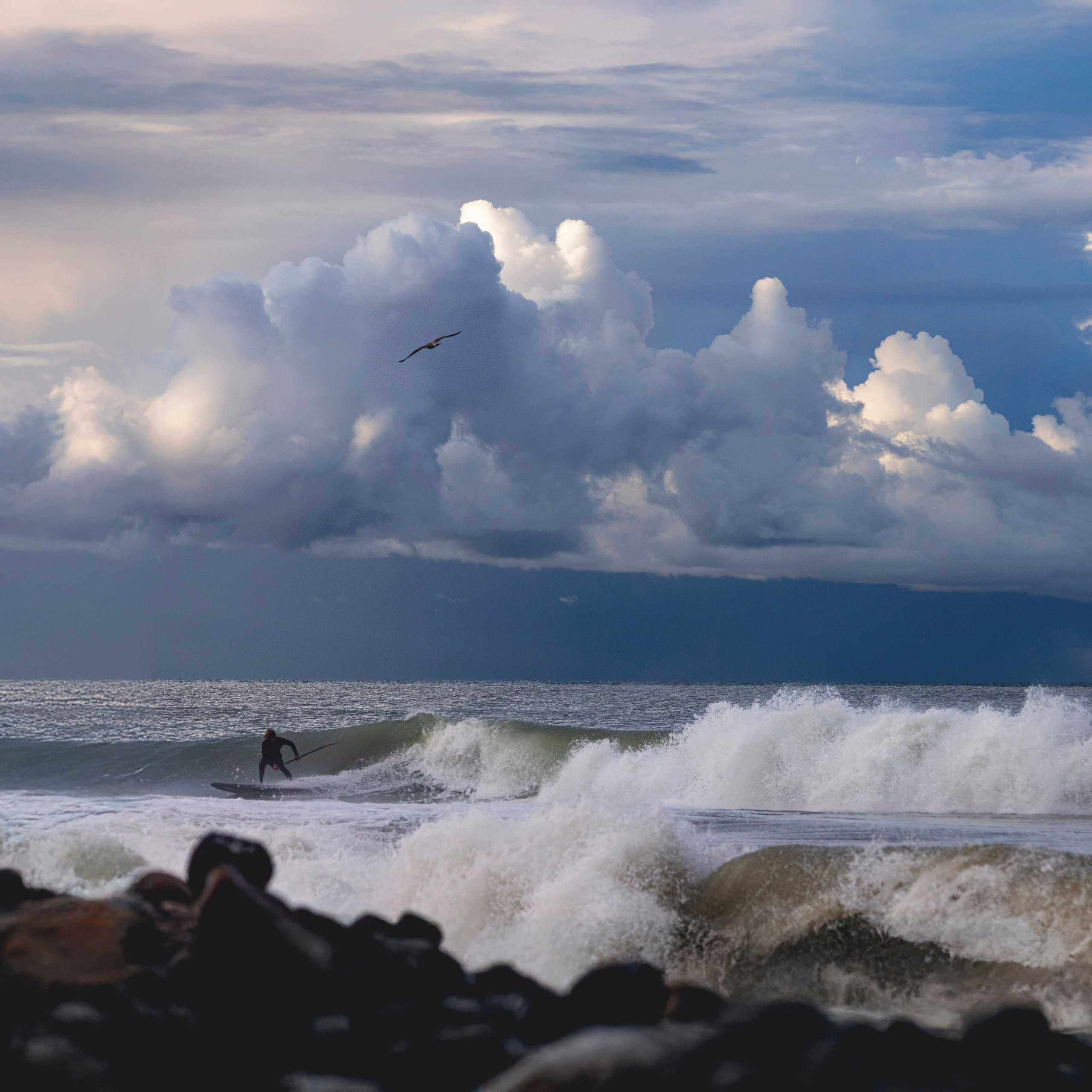 Море и&nbsp;серферы.