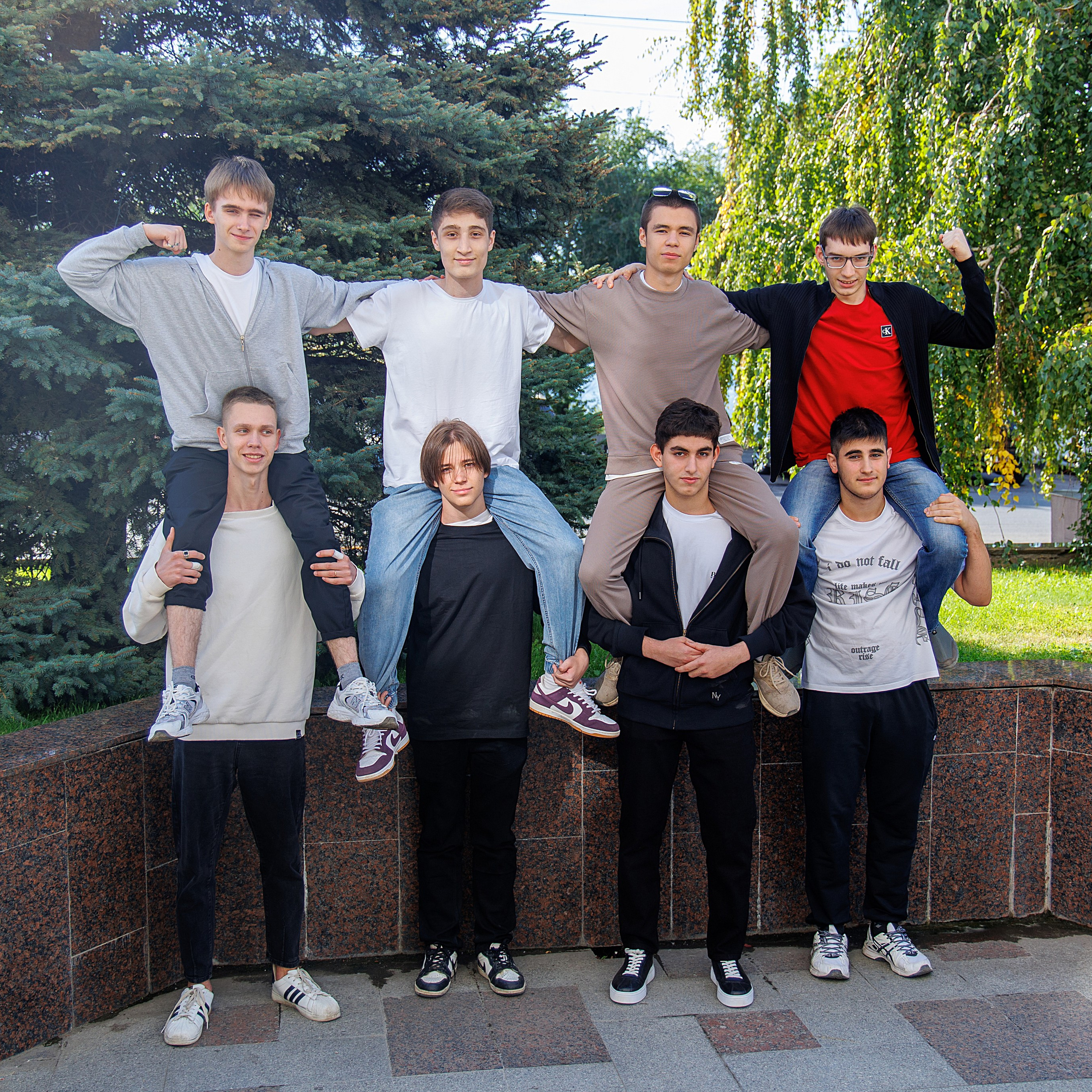 Варианты дизайна 9-11 класс. Школьный фотограф Саратов Золотарь Ольга