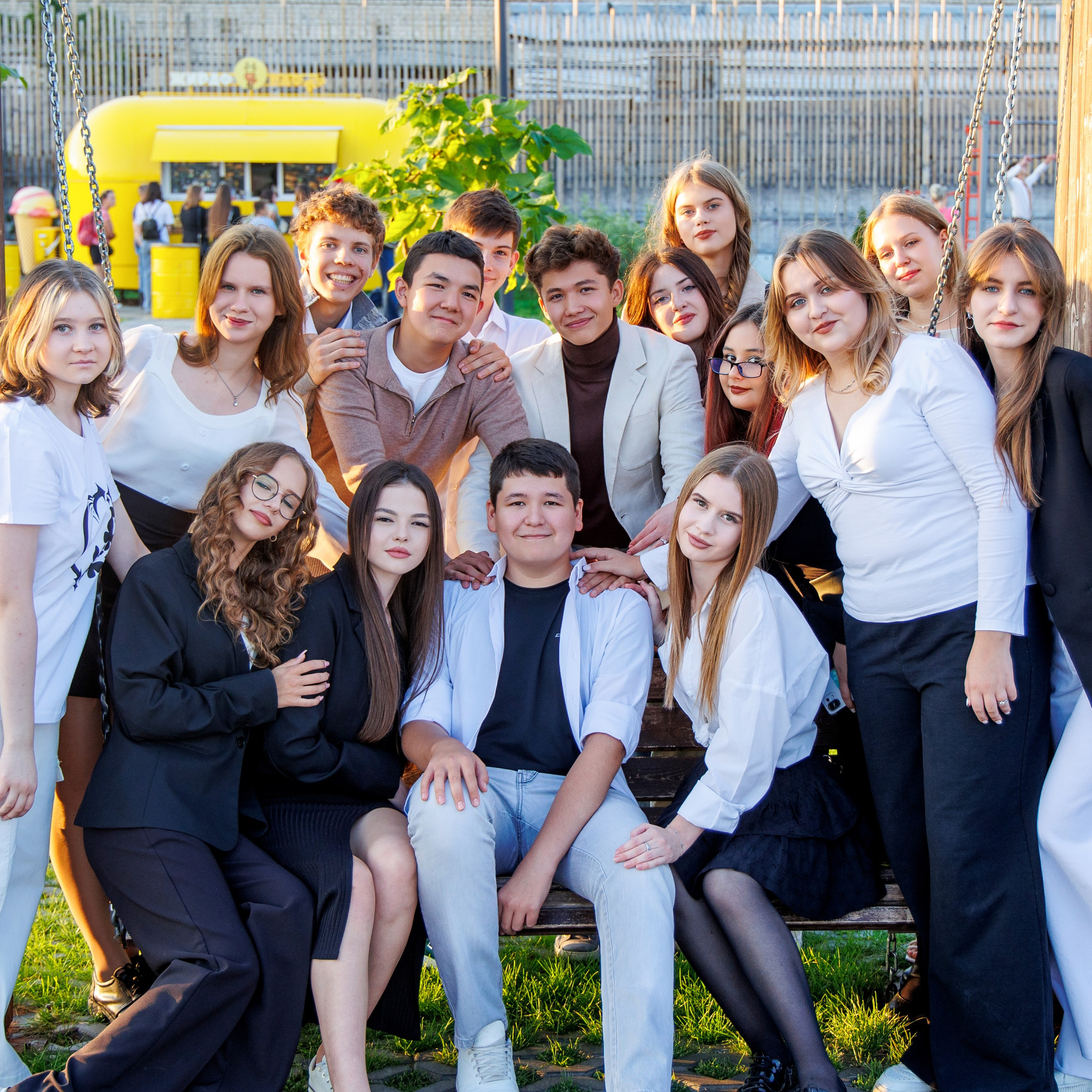 Варианты дизайна 9-11 класс. Школьный фотограф Саратов Золотарь Ольга