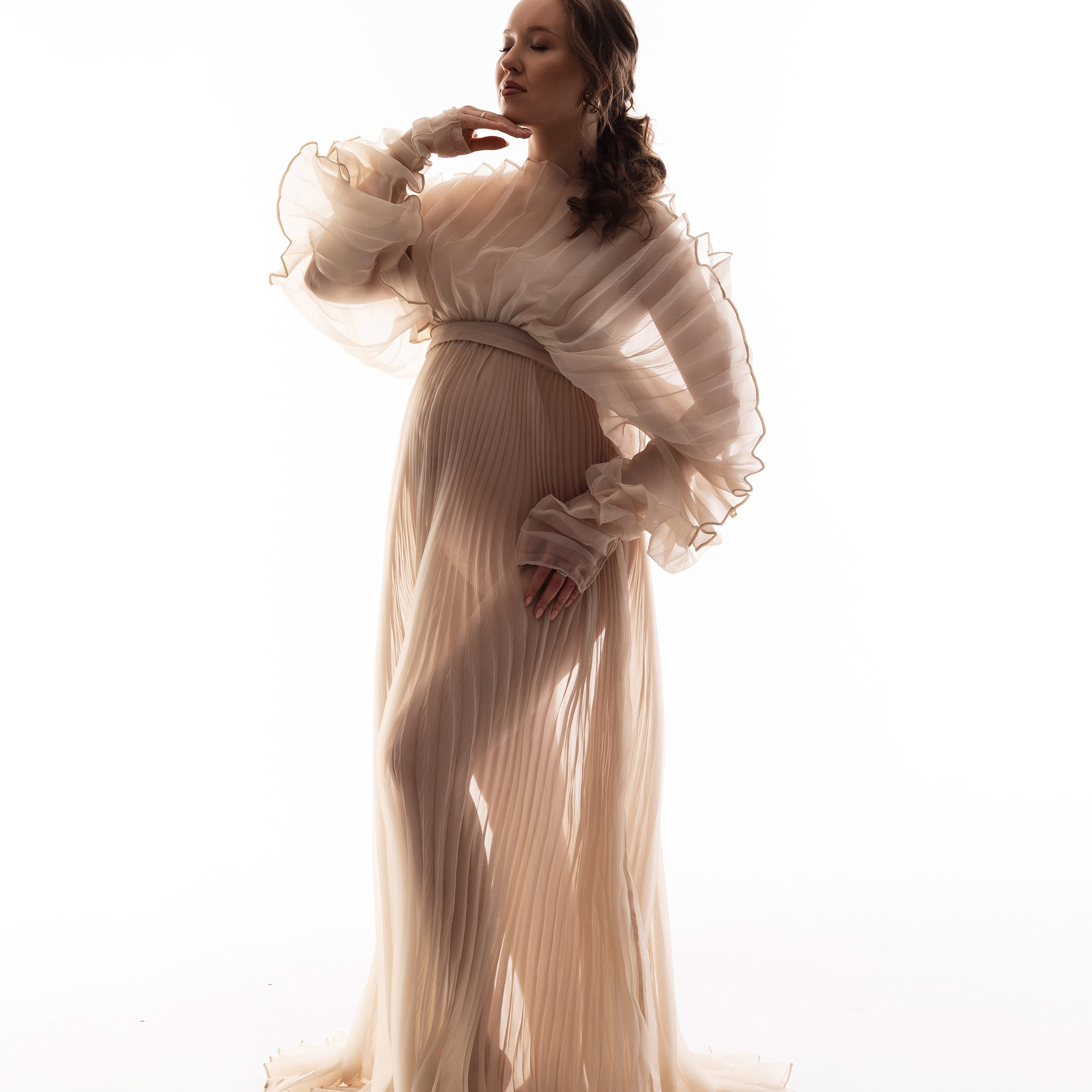 Съемка беременности в плать гофре, платье гофре, нежная съемка беременности, платье бежевое для беременности