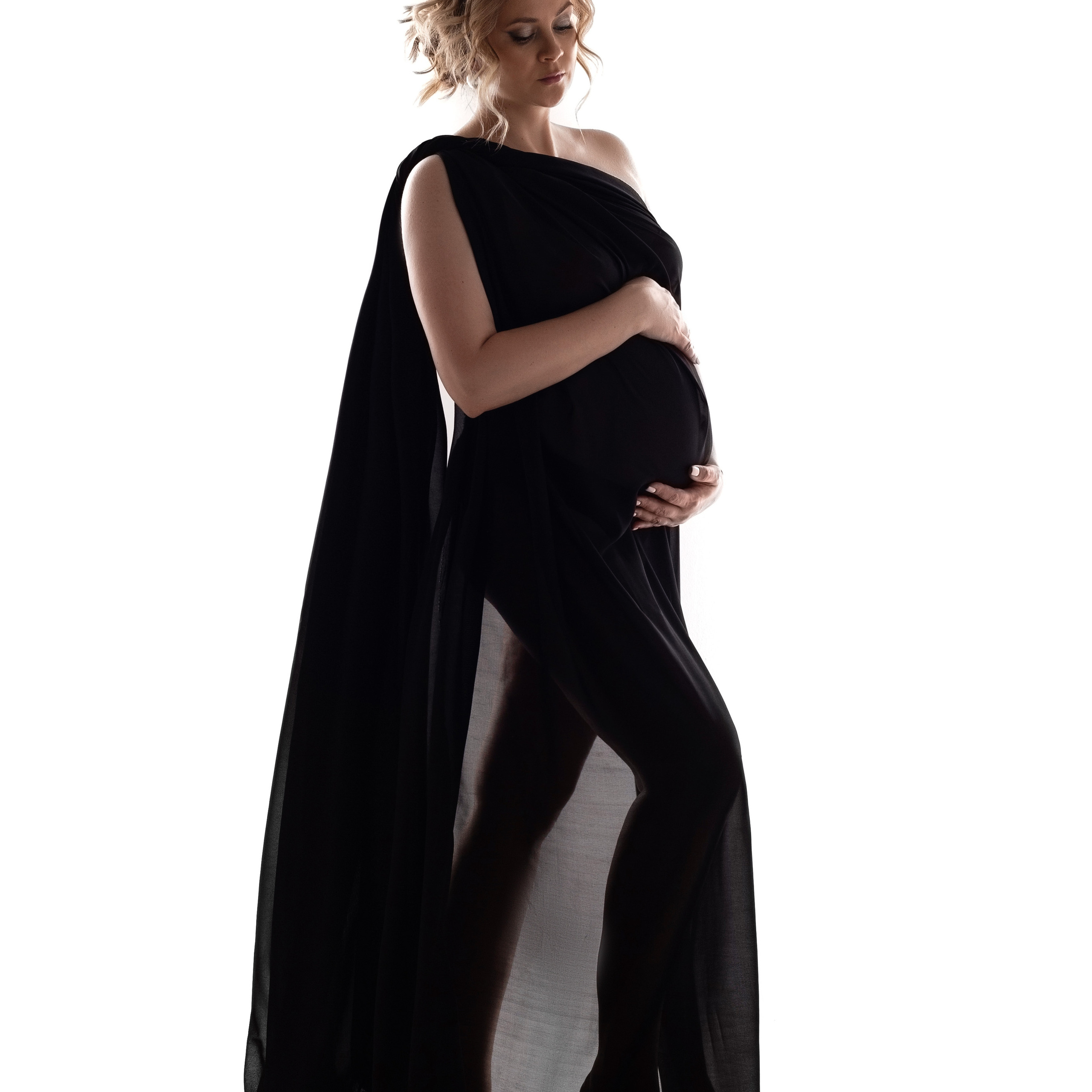 Беременная в ткани