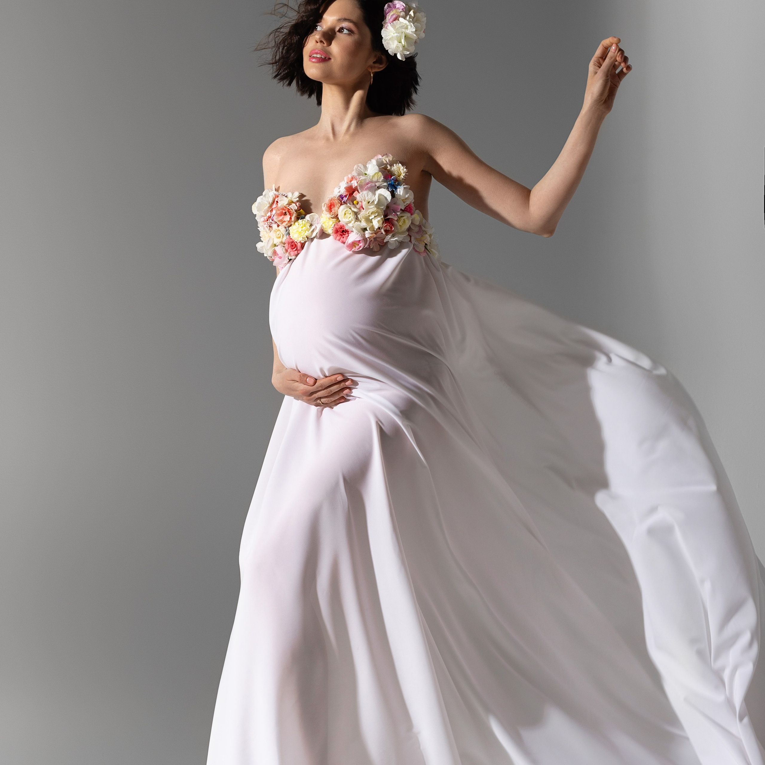 Беременная в цветах