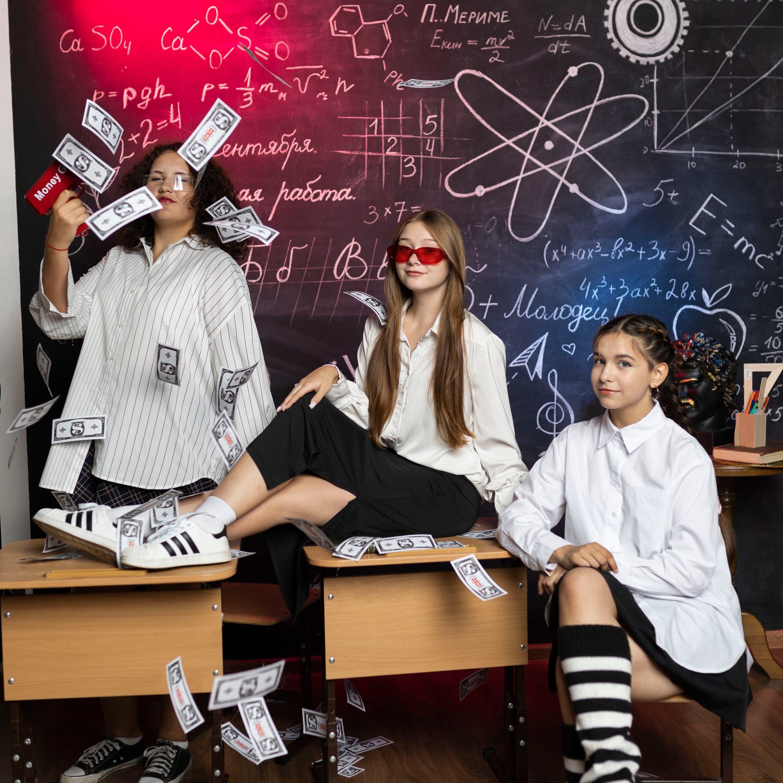 Яркая съемка для школьного альбома. Детский и школьный фотограф Тюмени Наталья Максимова