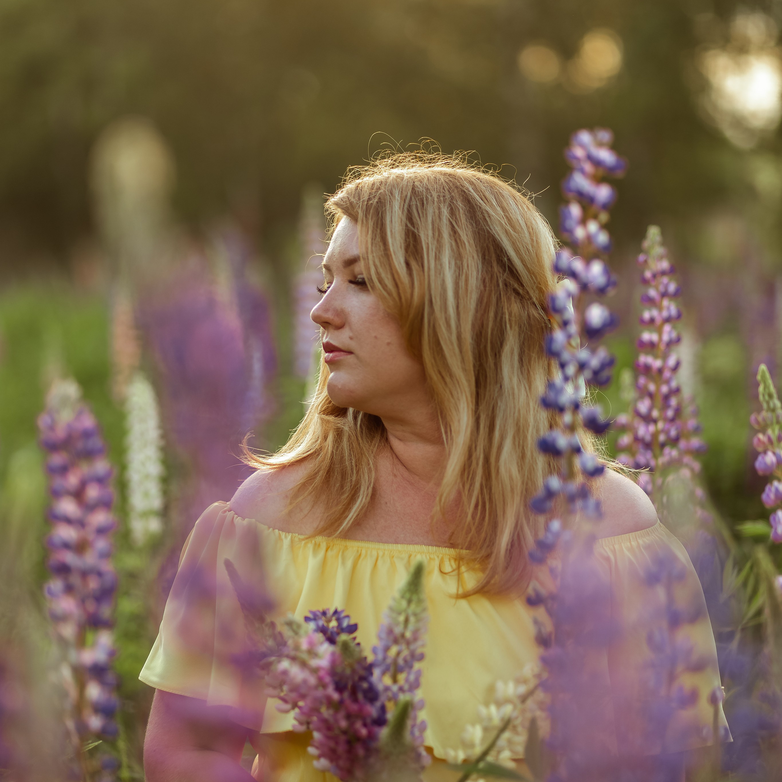 В поле с люпинами). Свадебный и семейный фотограф Можга-Ижевск Ксения Романова