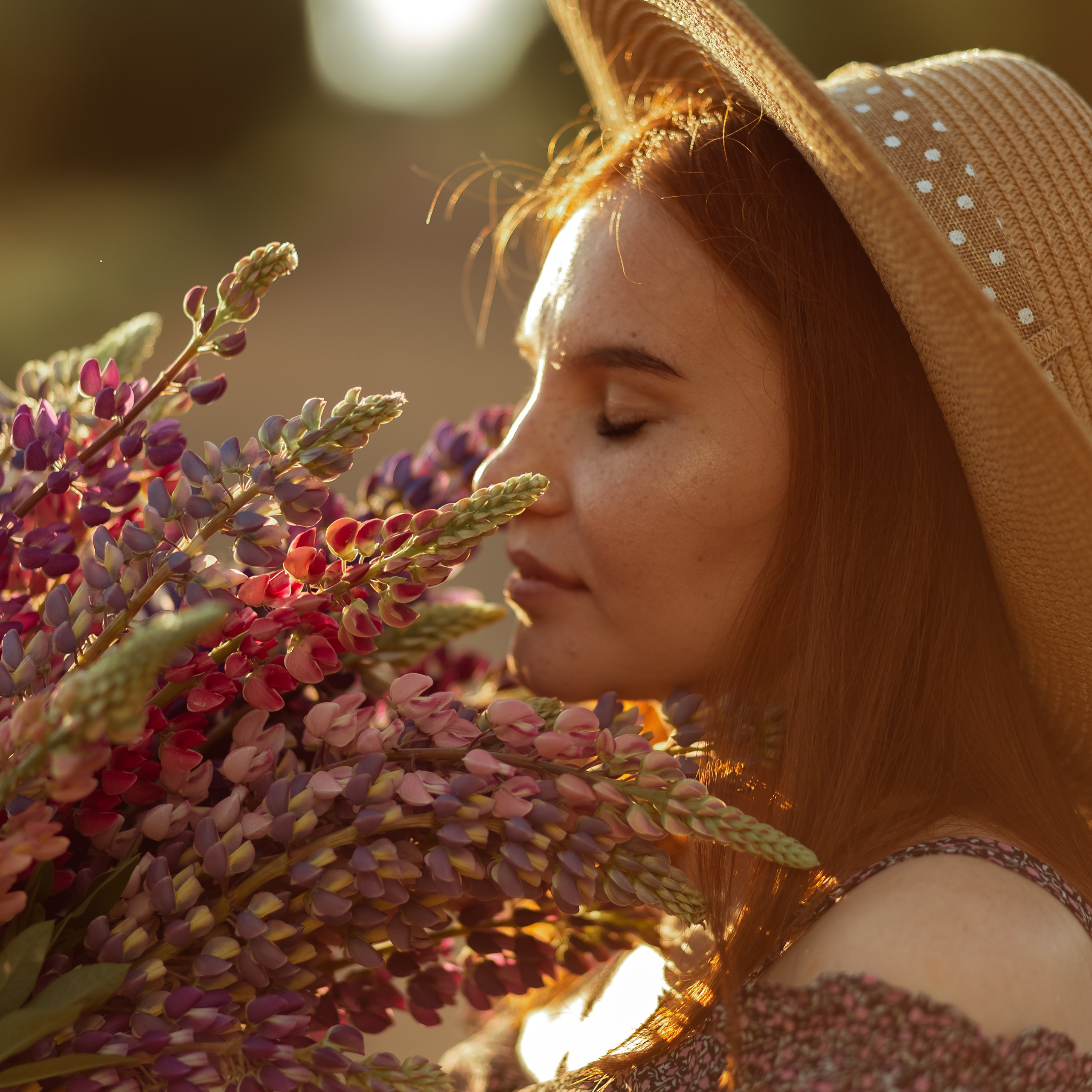 В поле с люпинами). Свадебный и семейный фотограф Можга-Ижевск Ксения Романова